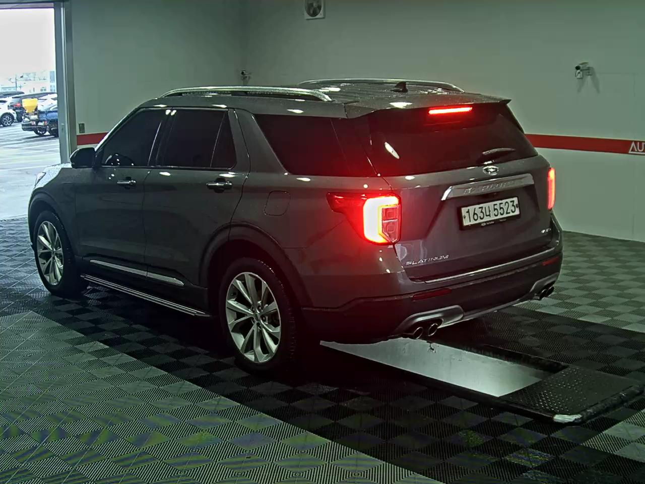 2021 - Ford Explorer