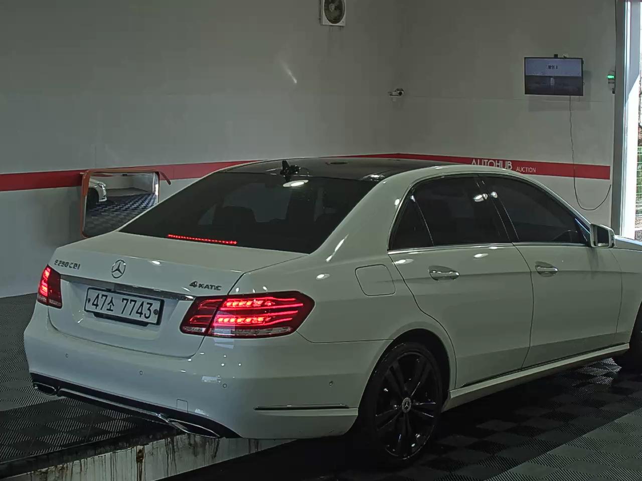 2014 - Mercedes-Benz E250