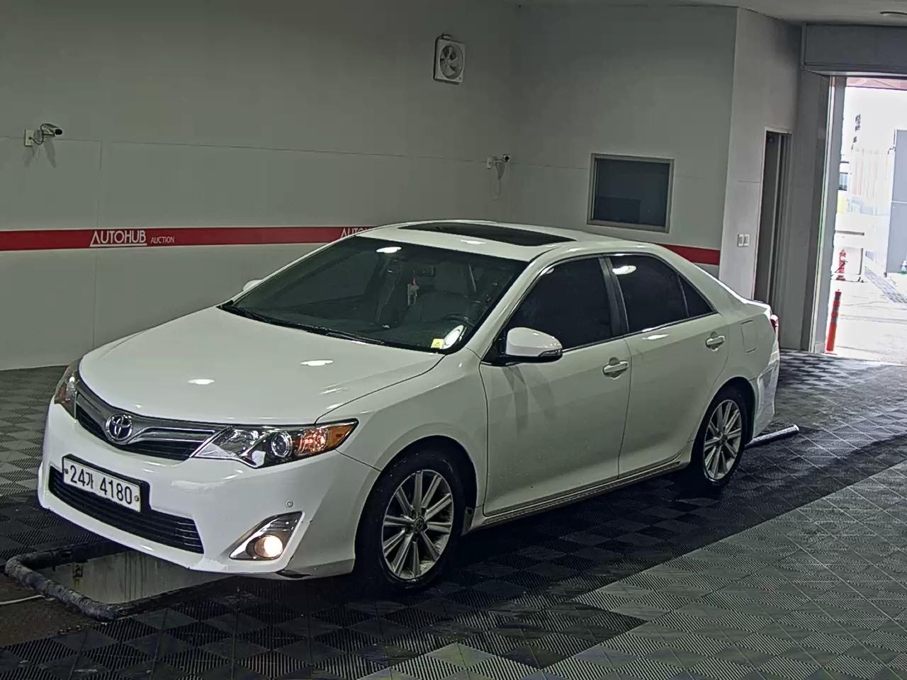 도요타 뉴캠리 XLE