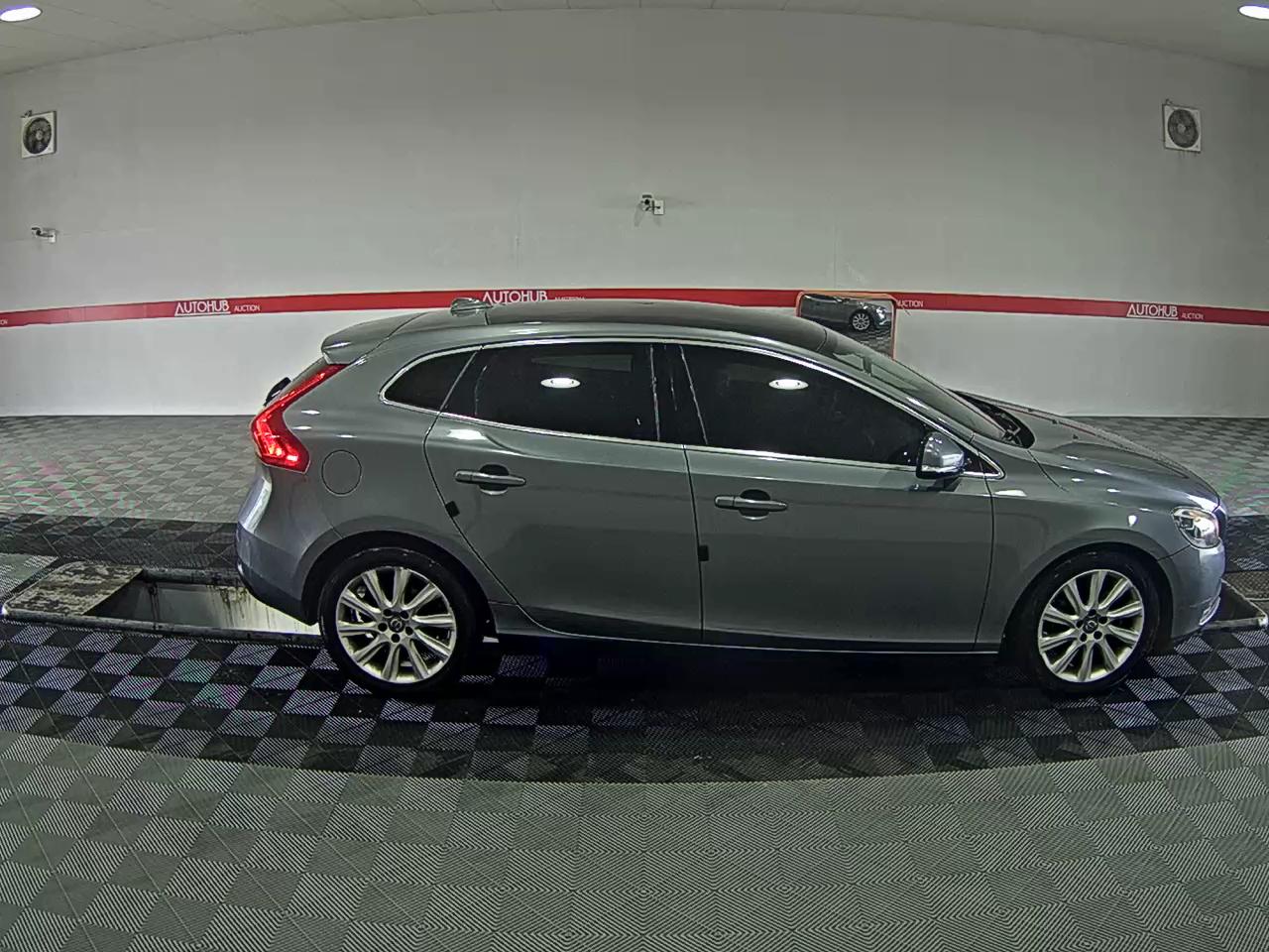 2015 - Volvo V40