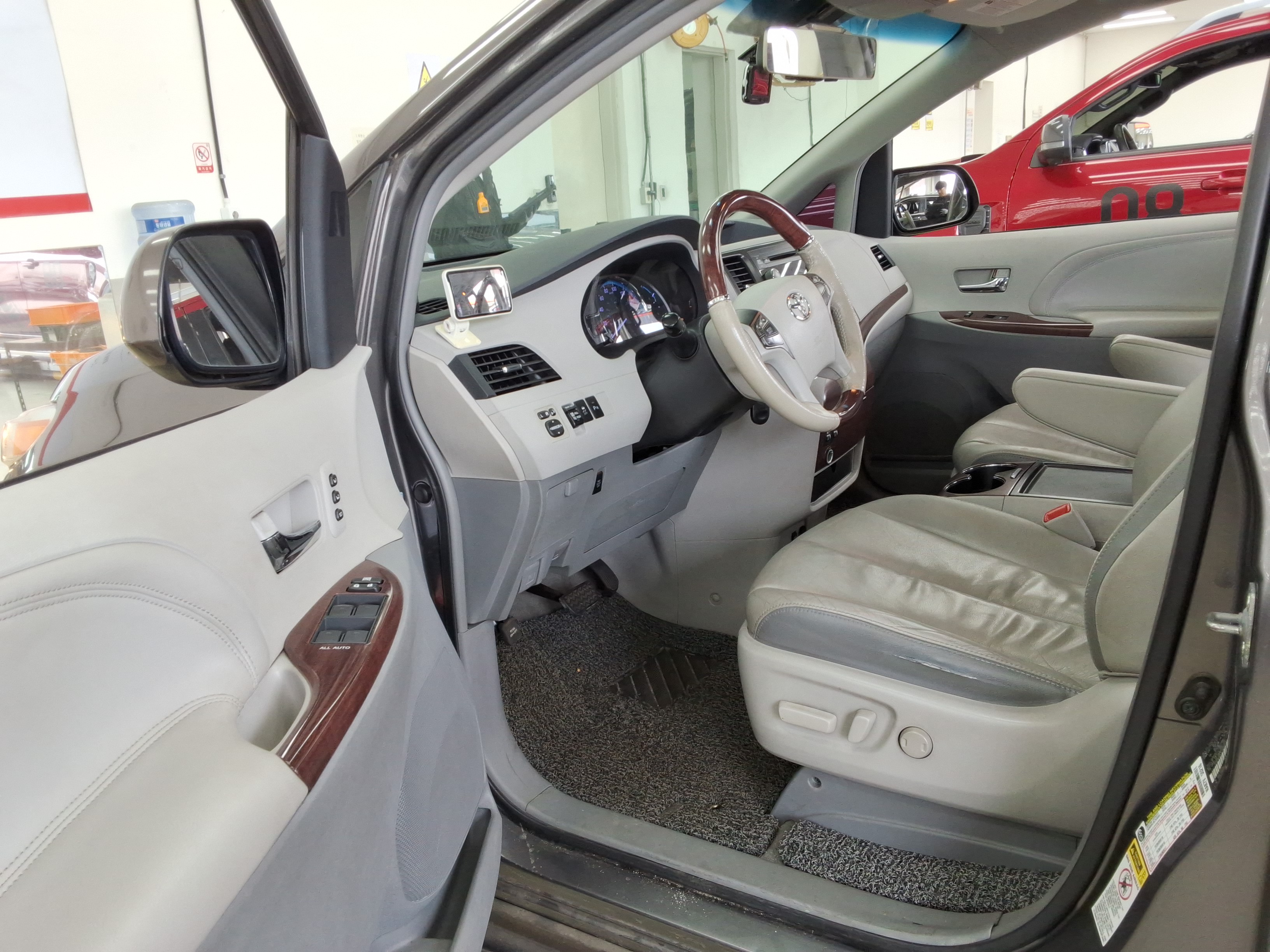 2012 - Toyota Sienna