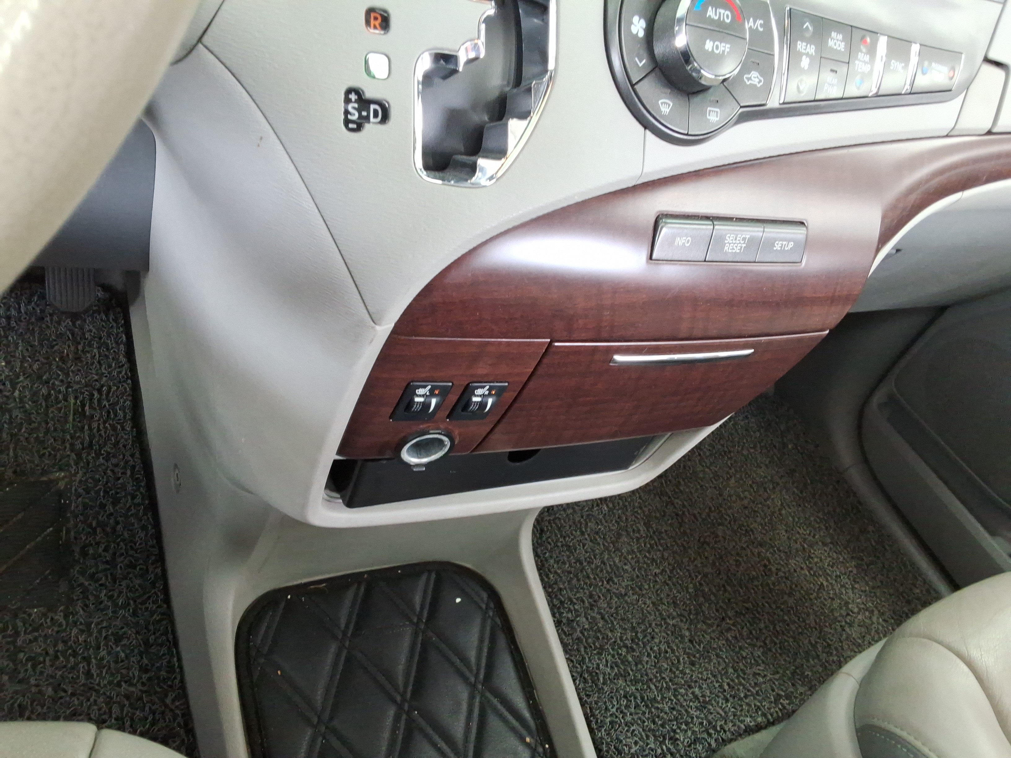 2012 - Toyota Sienna