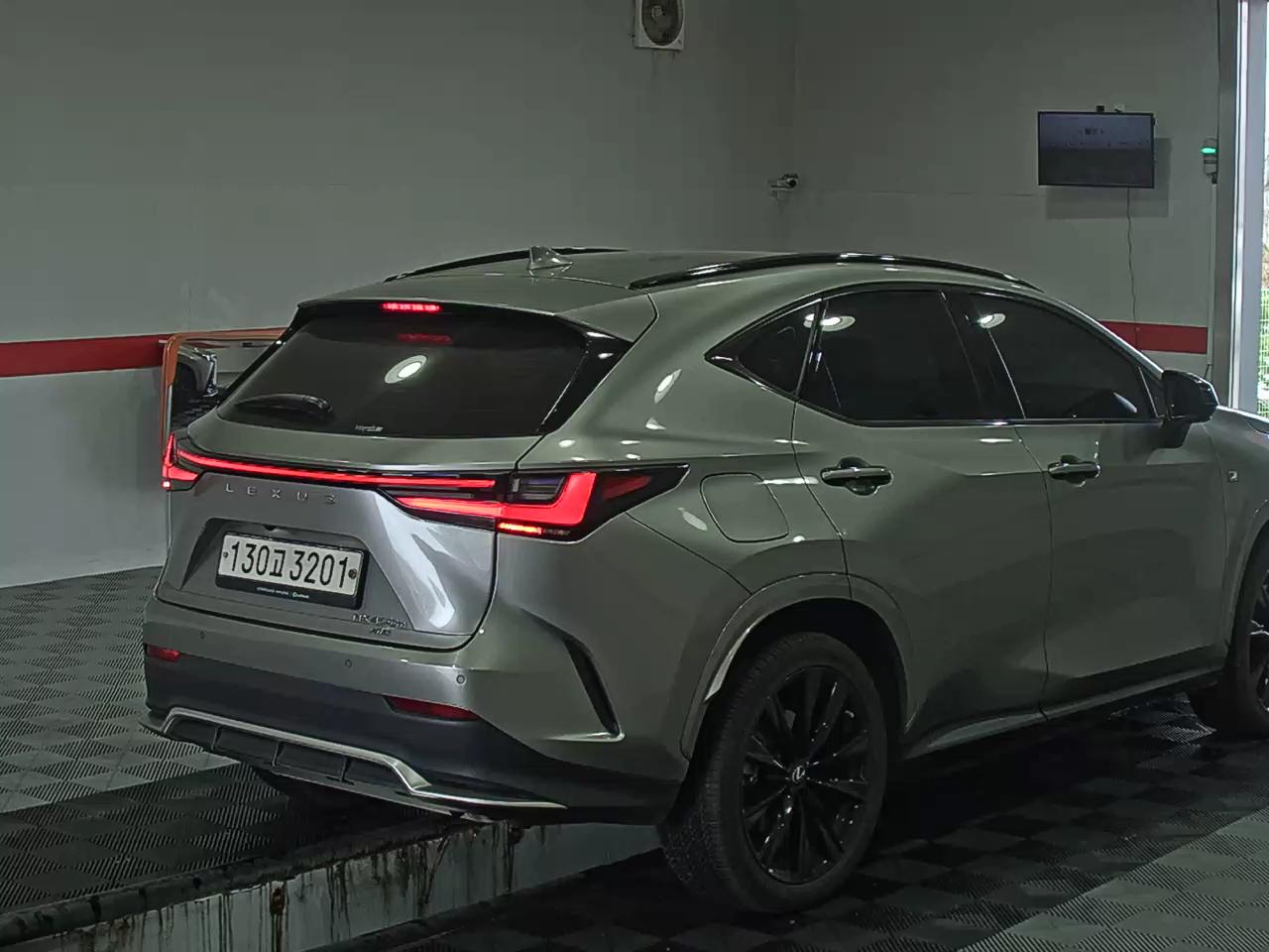 2023 - Lexus NX450h