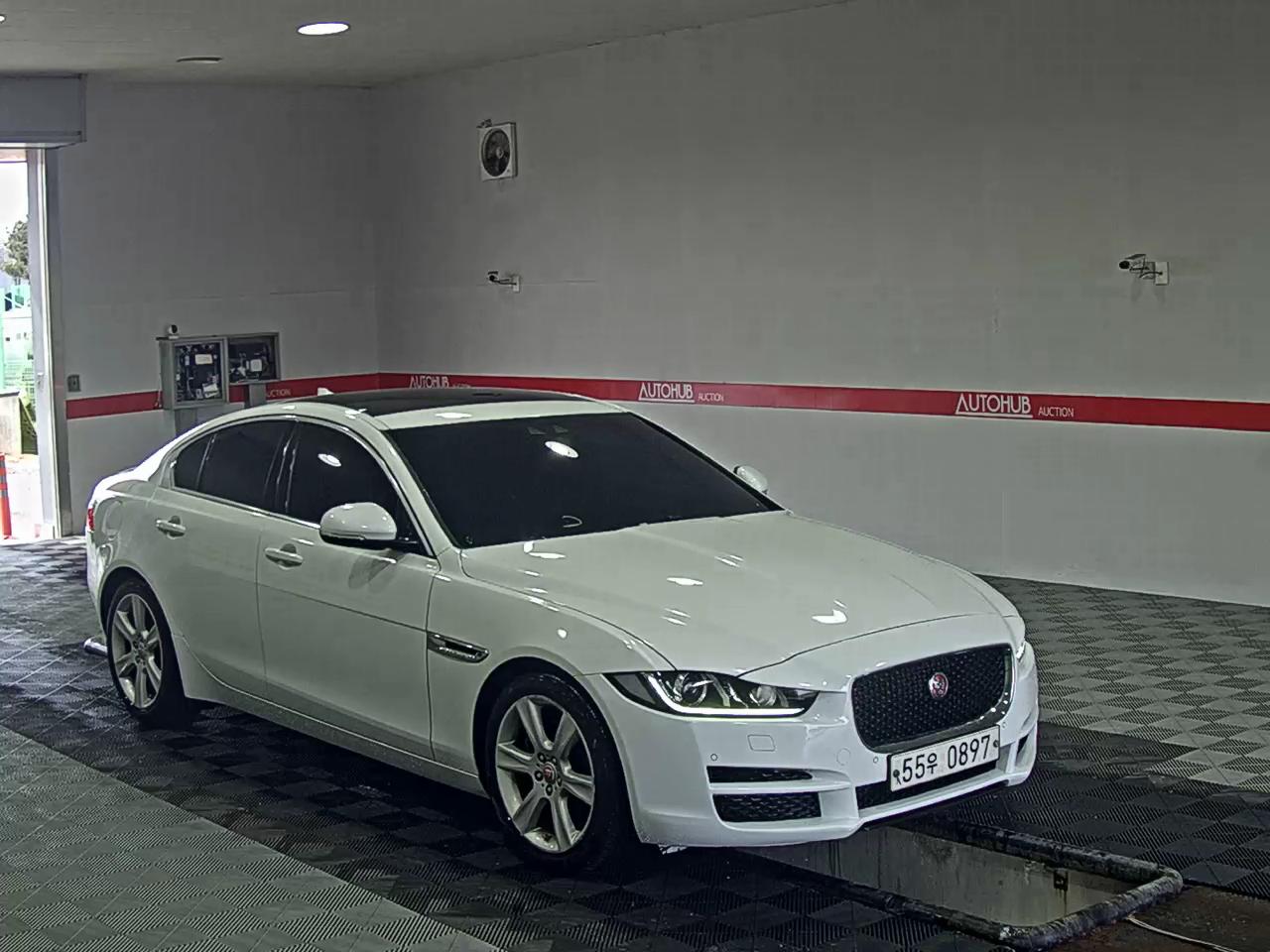 2016 - Jaguar XE