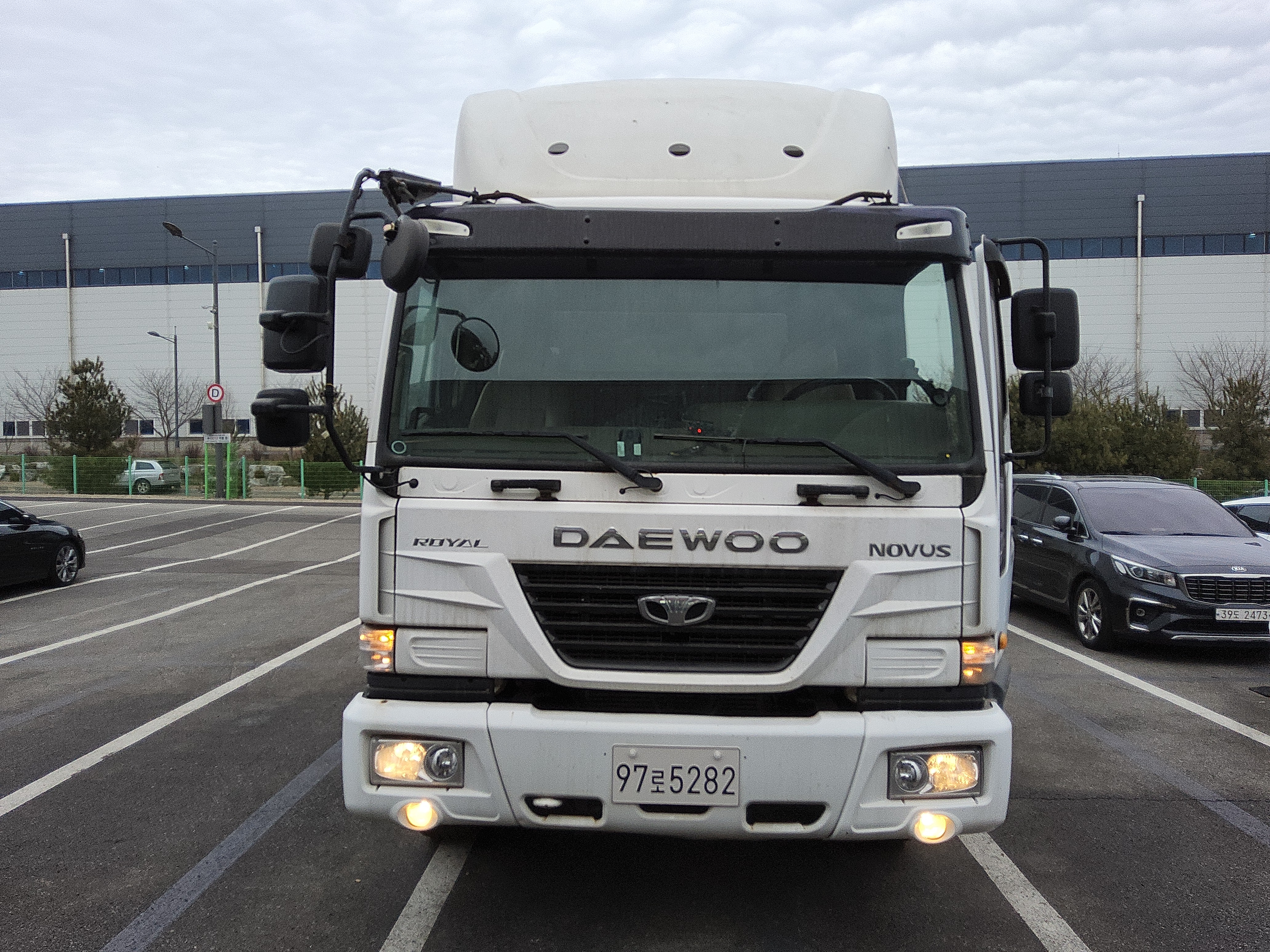 타타대우 노부스 중형트럭 4.5톤 카고(화물)트럭 로얄