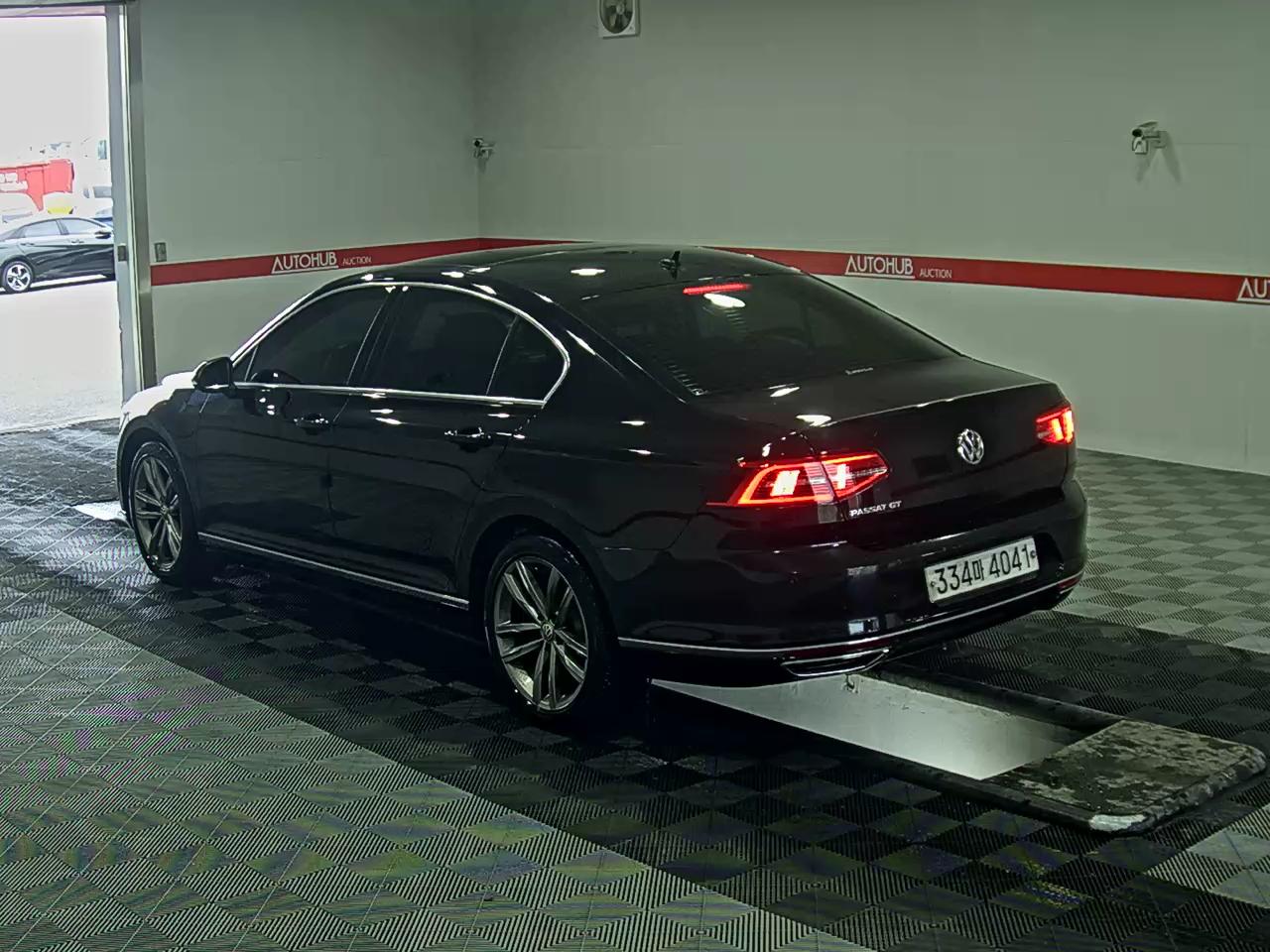 2018 - Volkswagen Passat