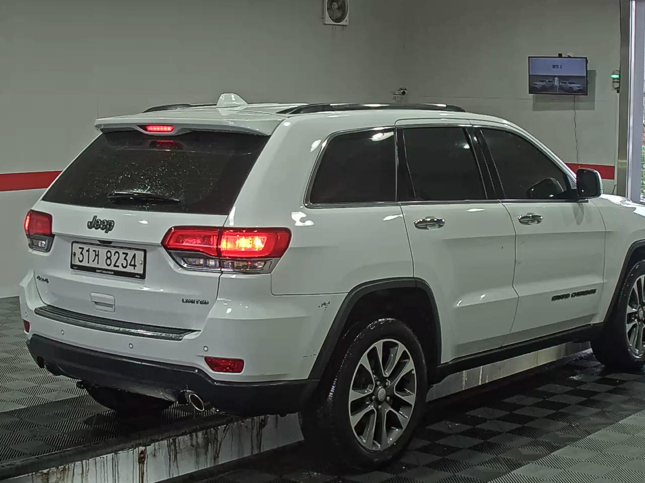 2018 - Jeep Grand Cherokee