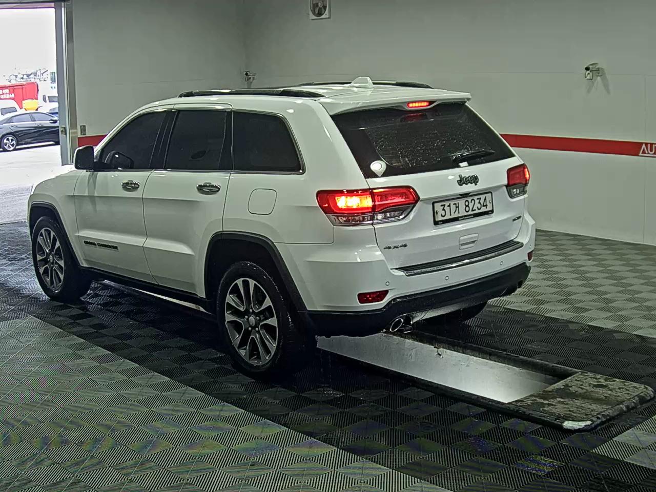 2018 - Jeep Grand Cherokee