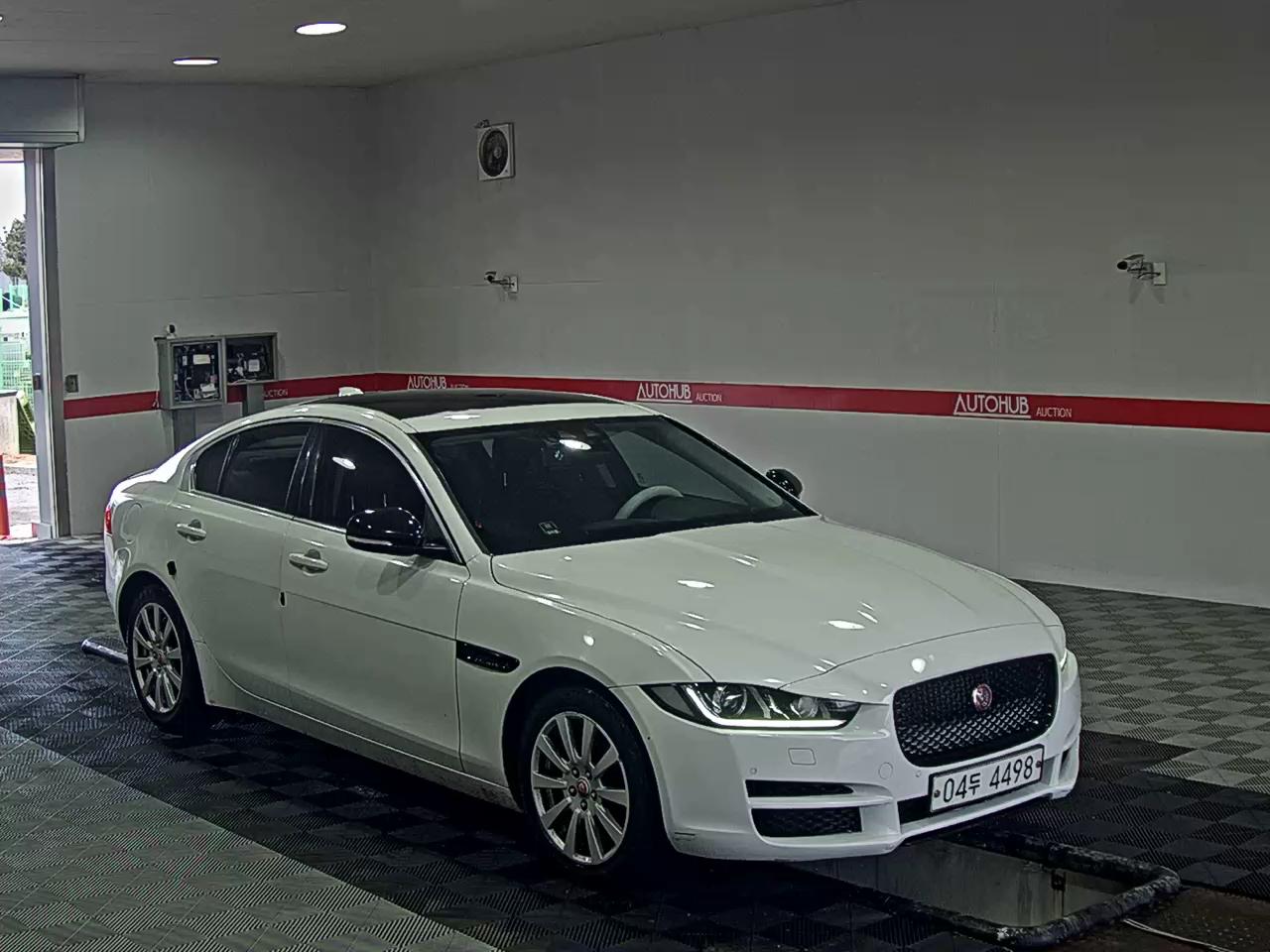 2018 - Jaguar XE