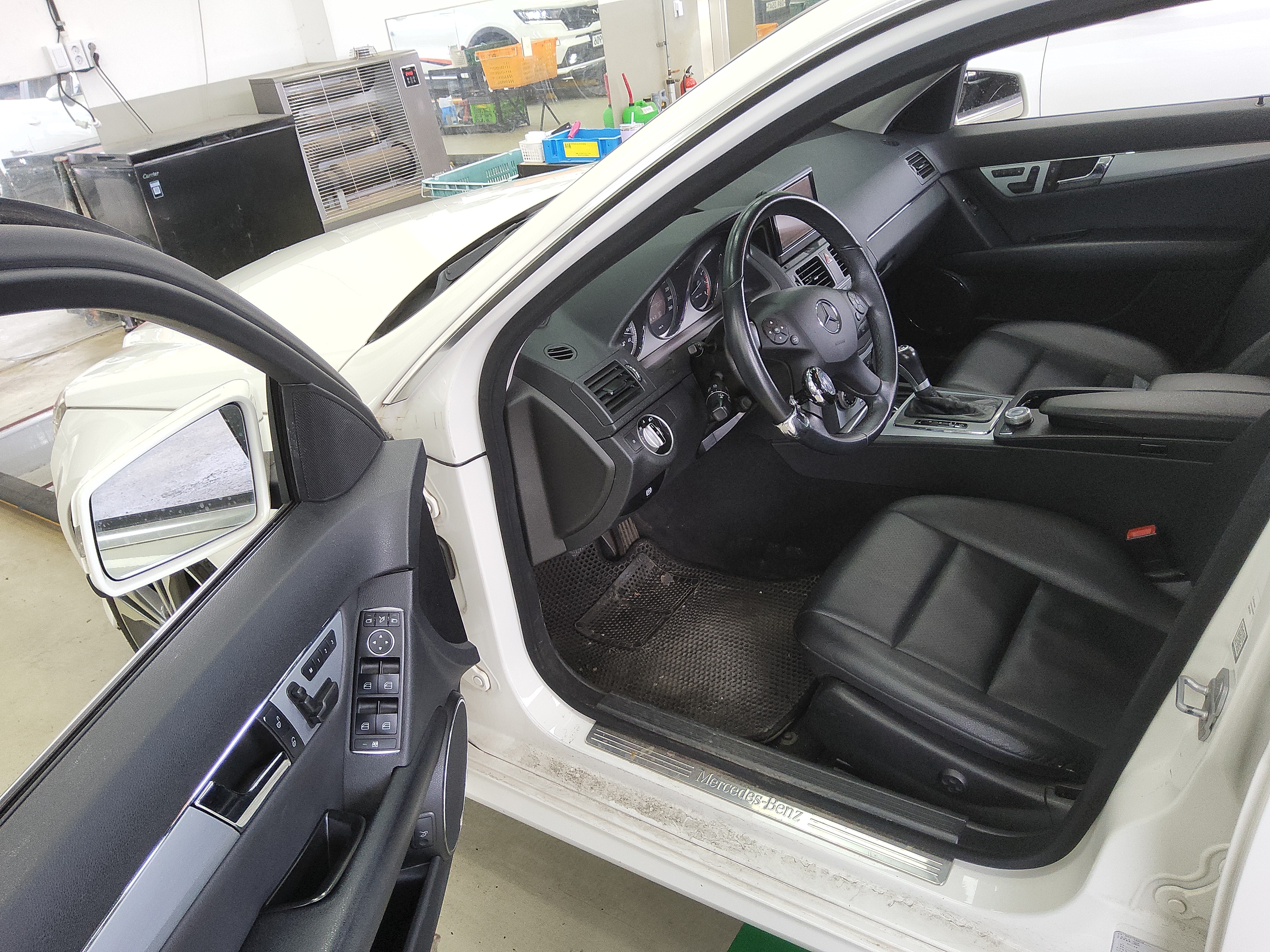 2011 - Mercedes-Benz C200