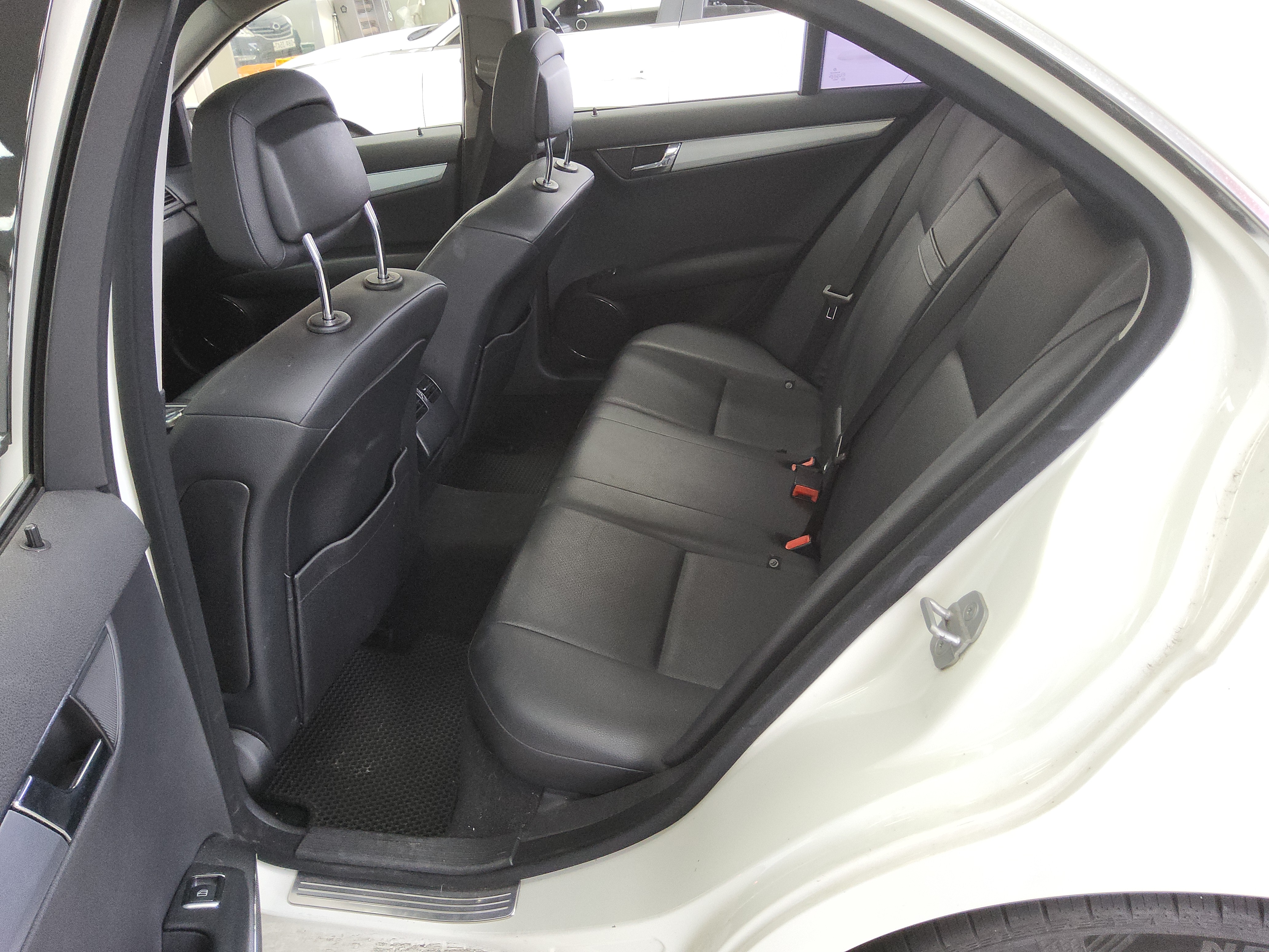 2011 - Mercedes-Benz C200