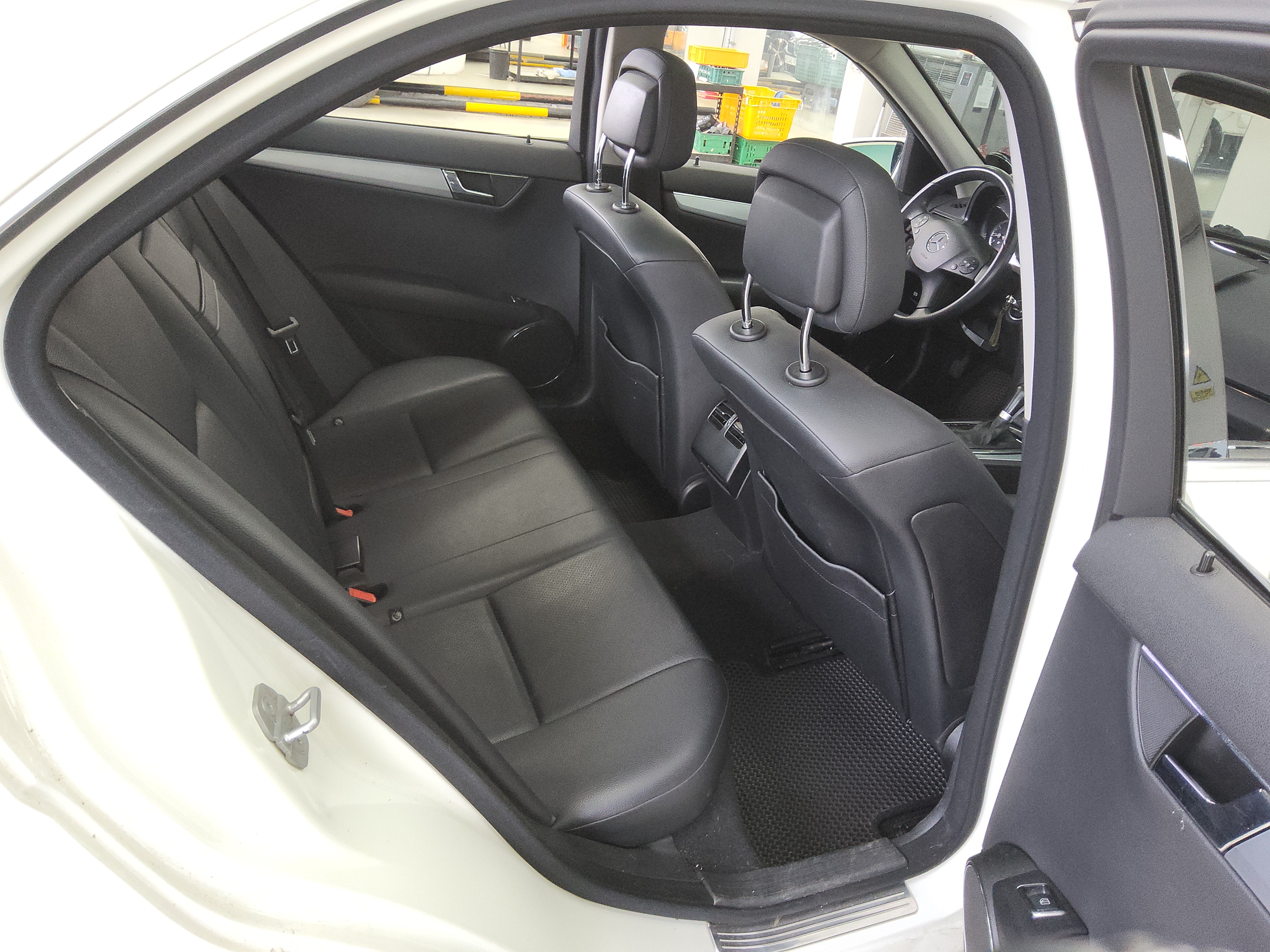 2011 - Mercedes-Benz C200