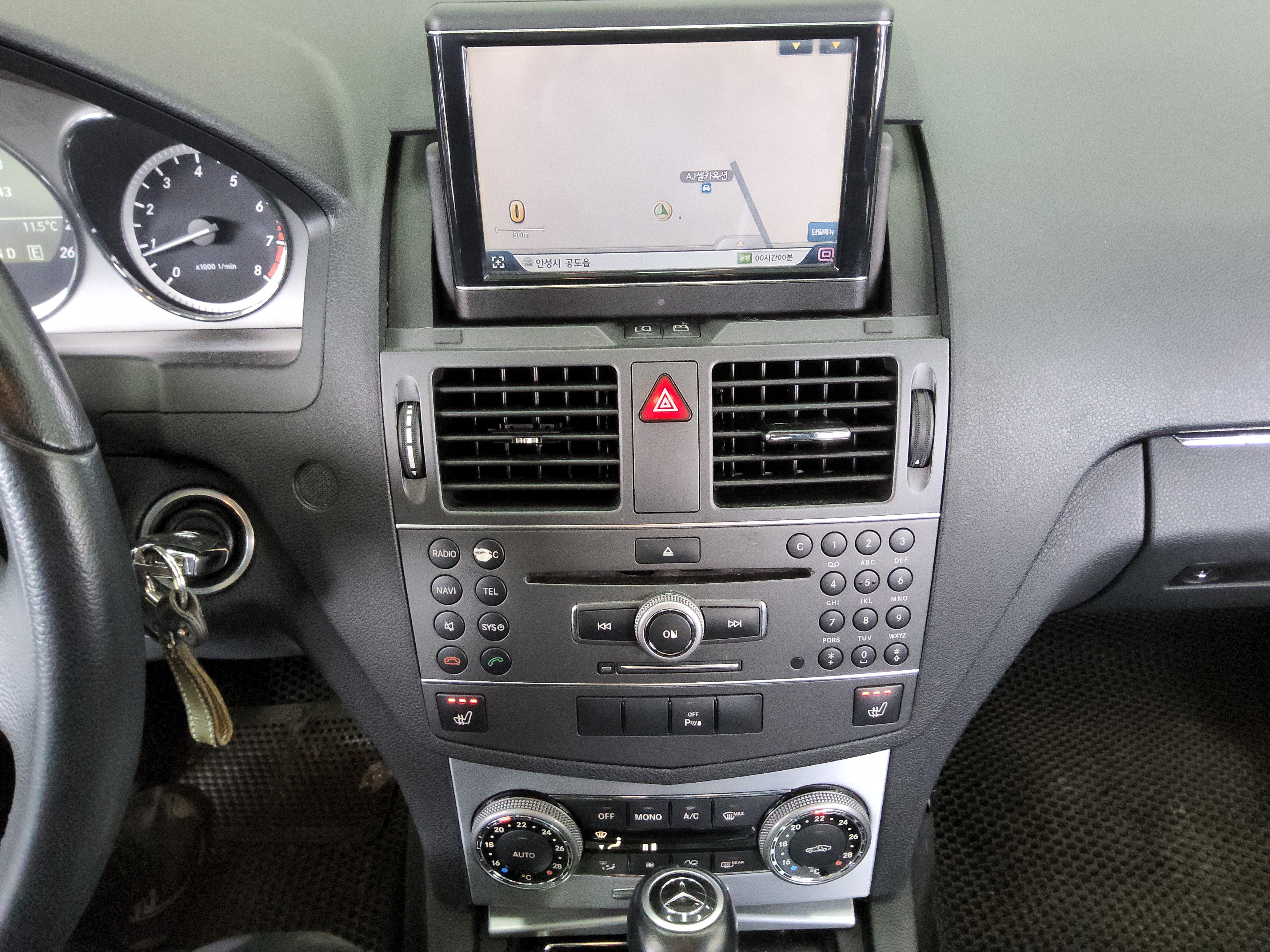 2011 - Mercedes-Benz C200