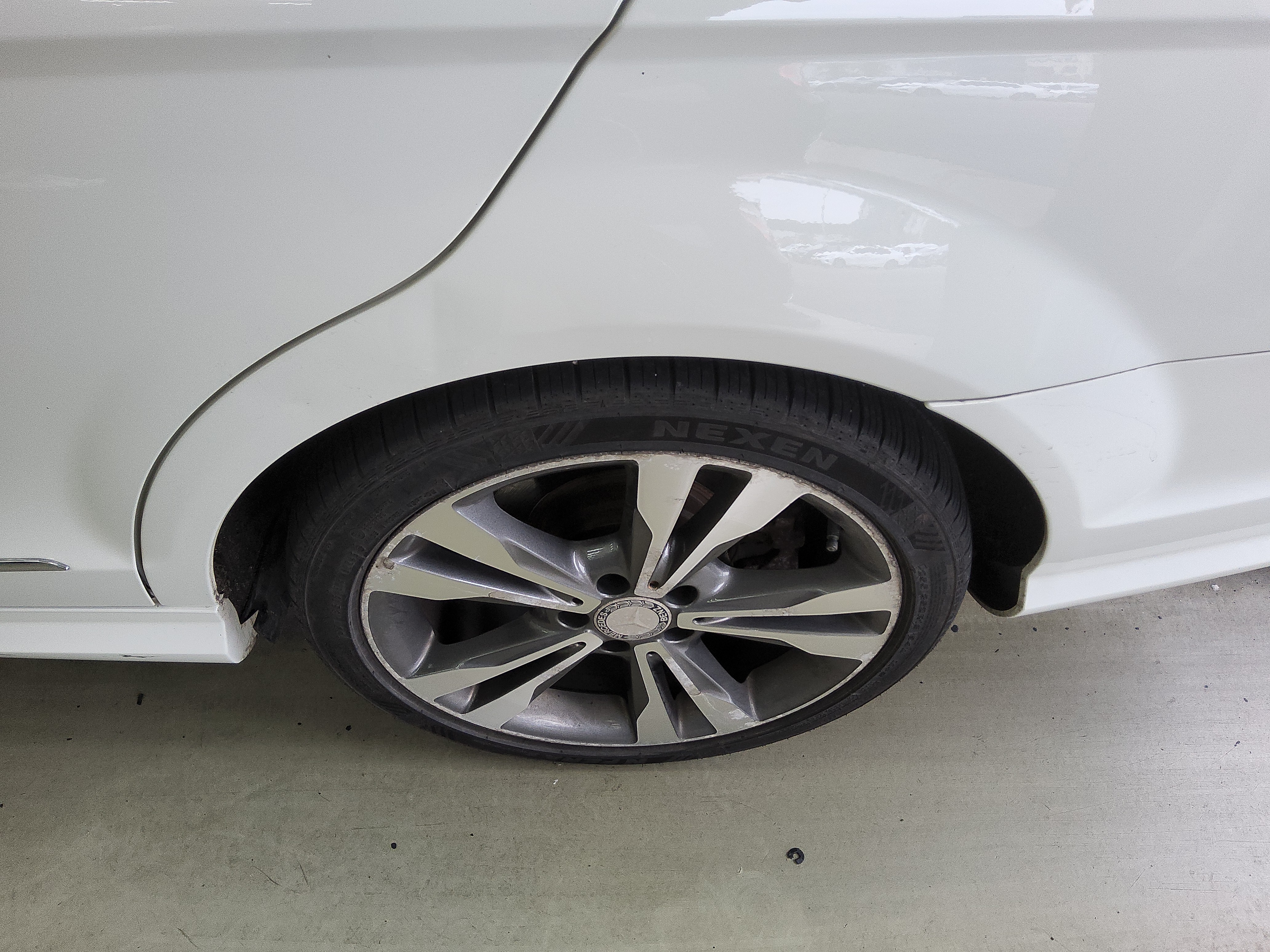 2011 - Mercedes-Benz C200