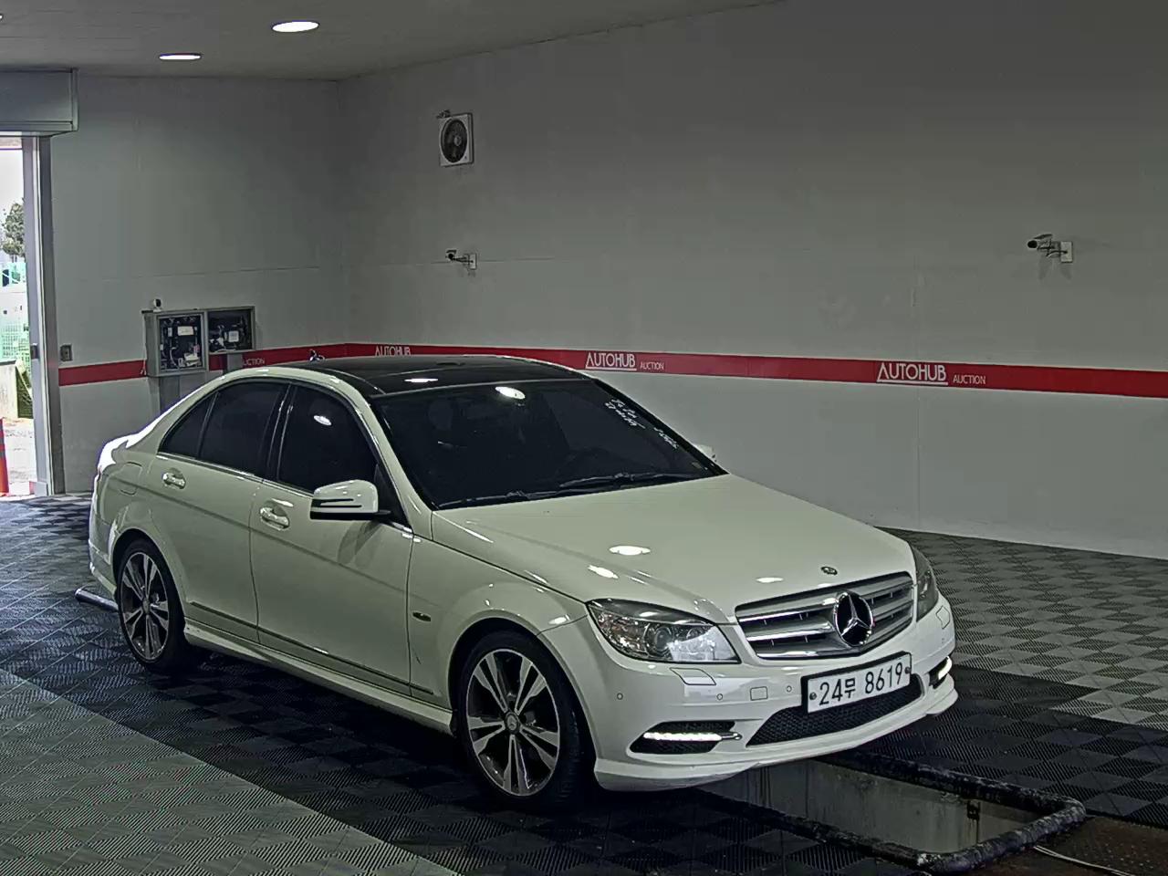 2011 - Mercedes-Benz C200