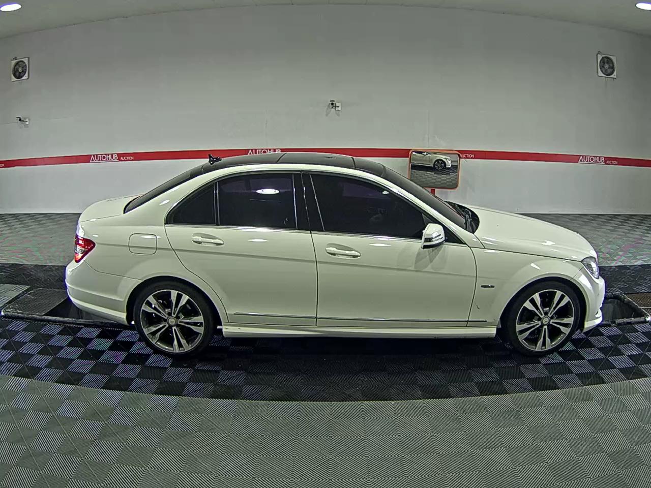 2011 - Mercedes-Benz C200