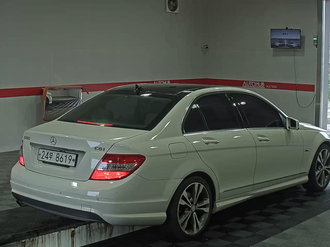 2011 - Mercedes-Benz C200
