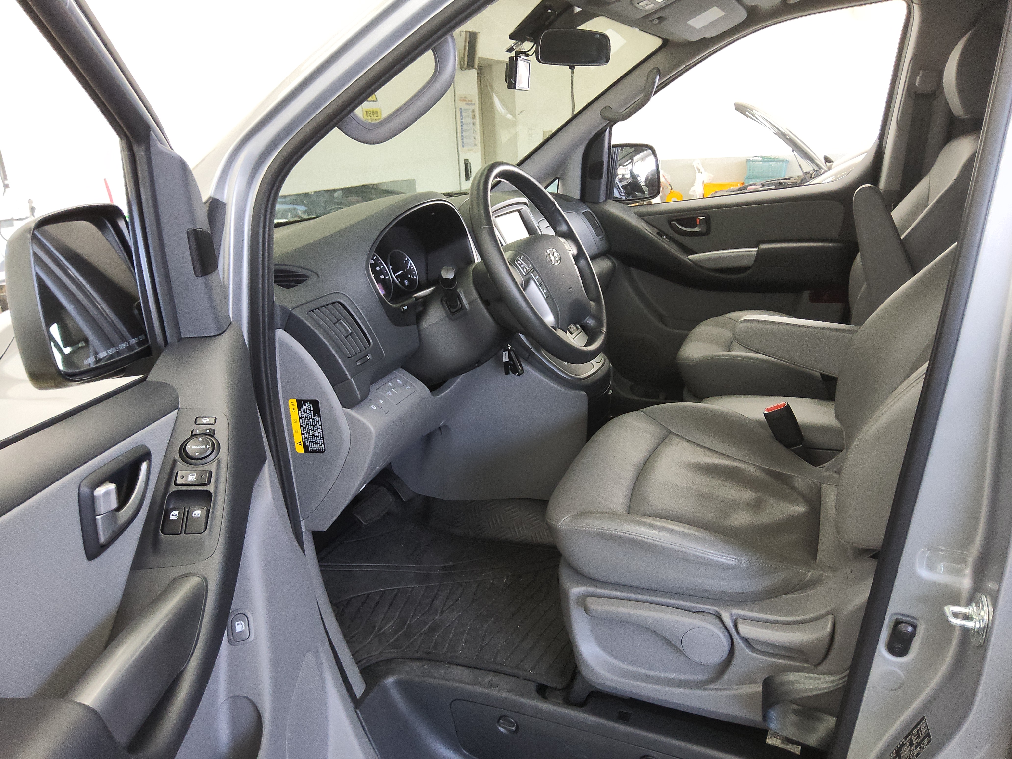 2021 - Hyundai Grand Starex