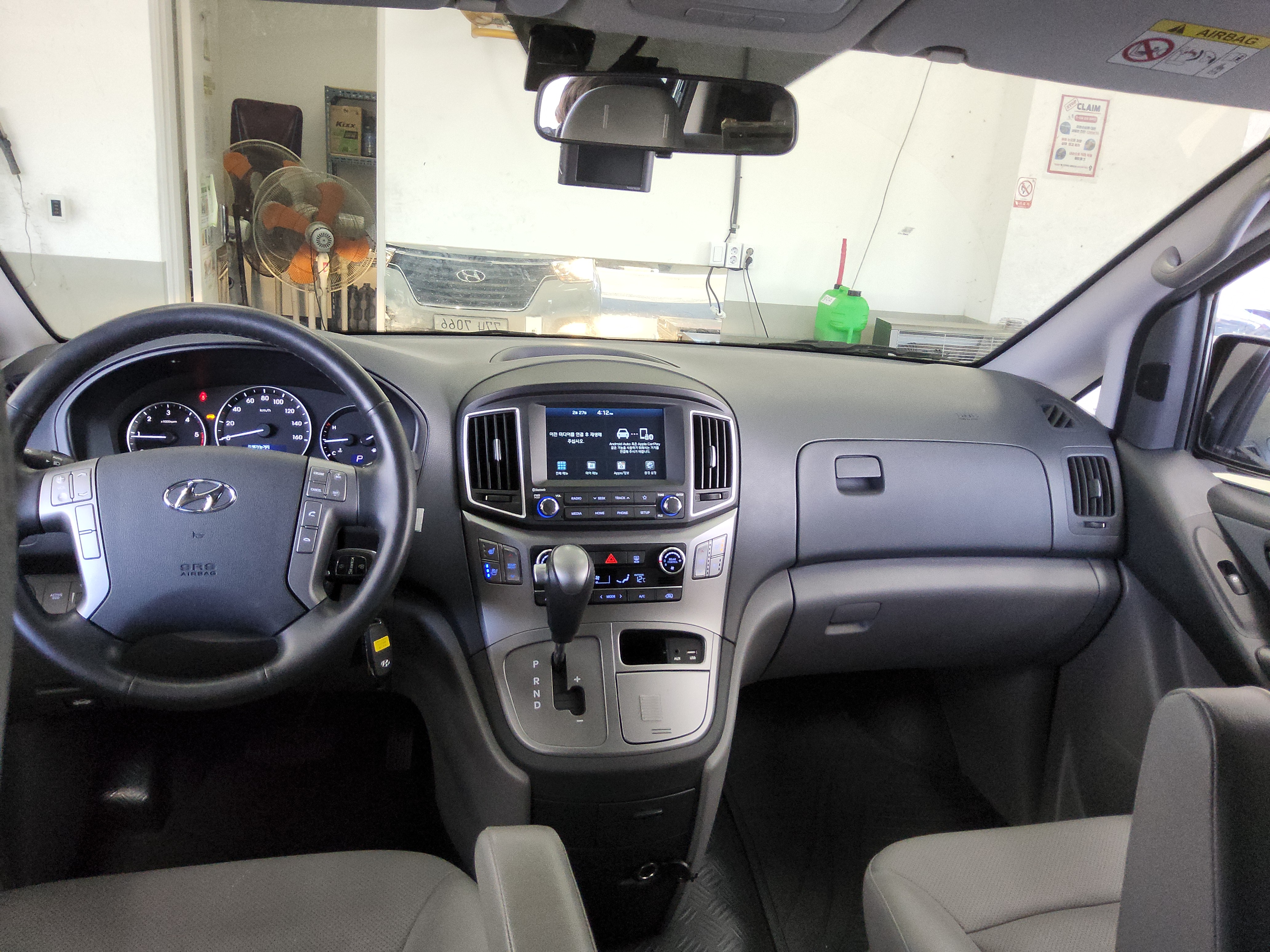 2021 - Hyundai Grand Starex