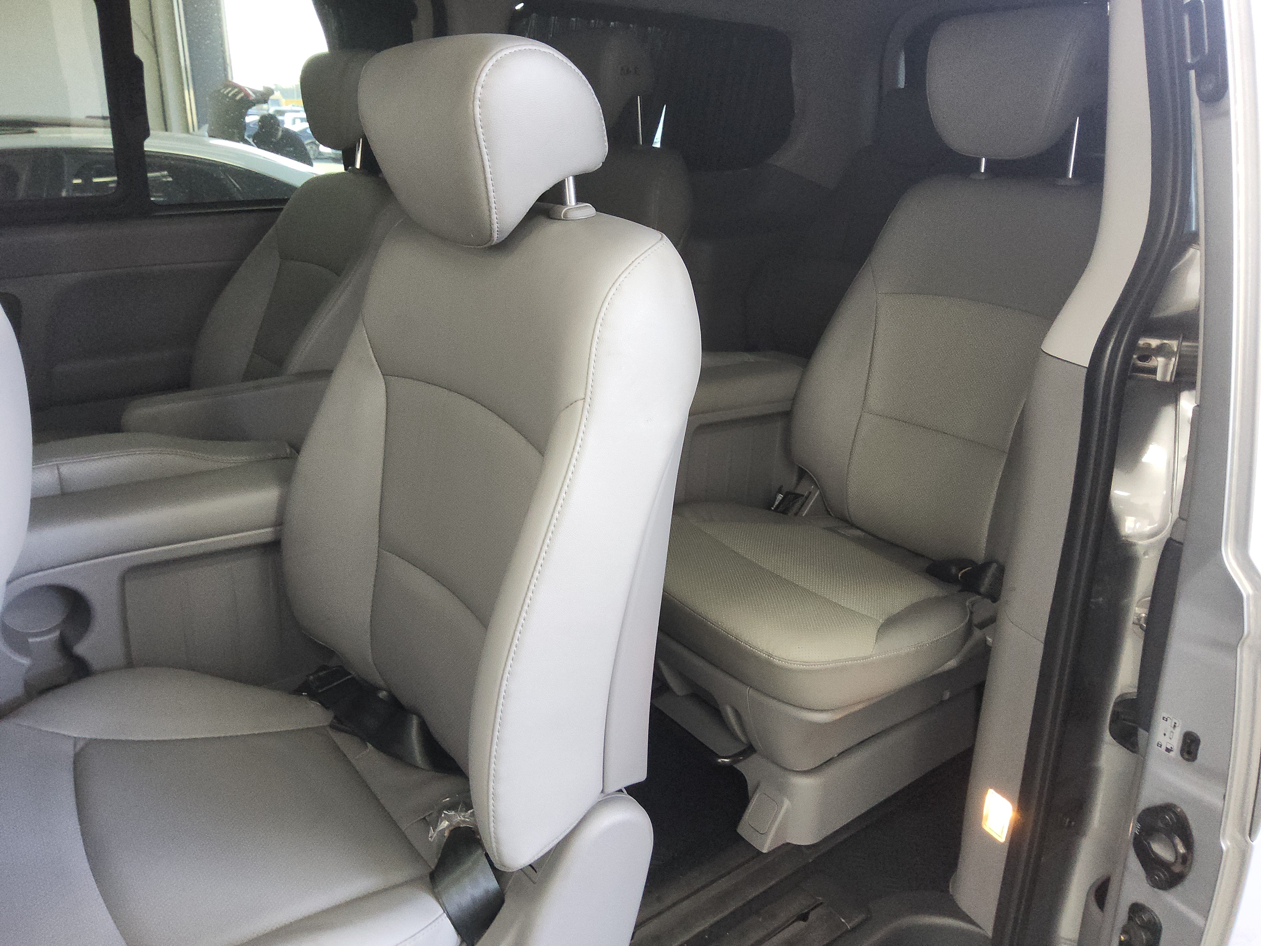 2021 - Hyundai Grand Starex