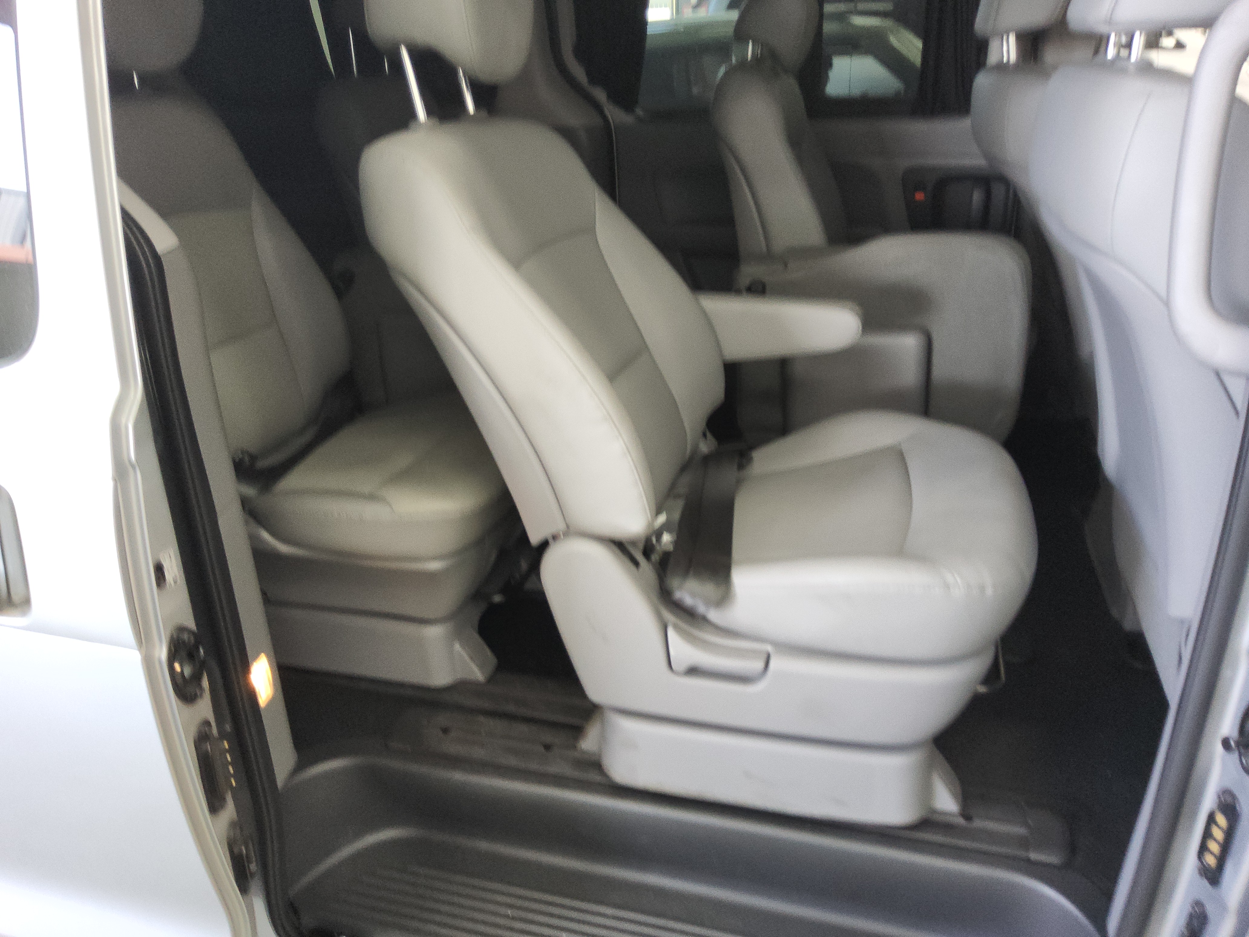 2021 - Hyundai Grand Starex