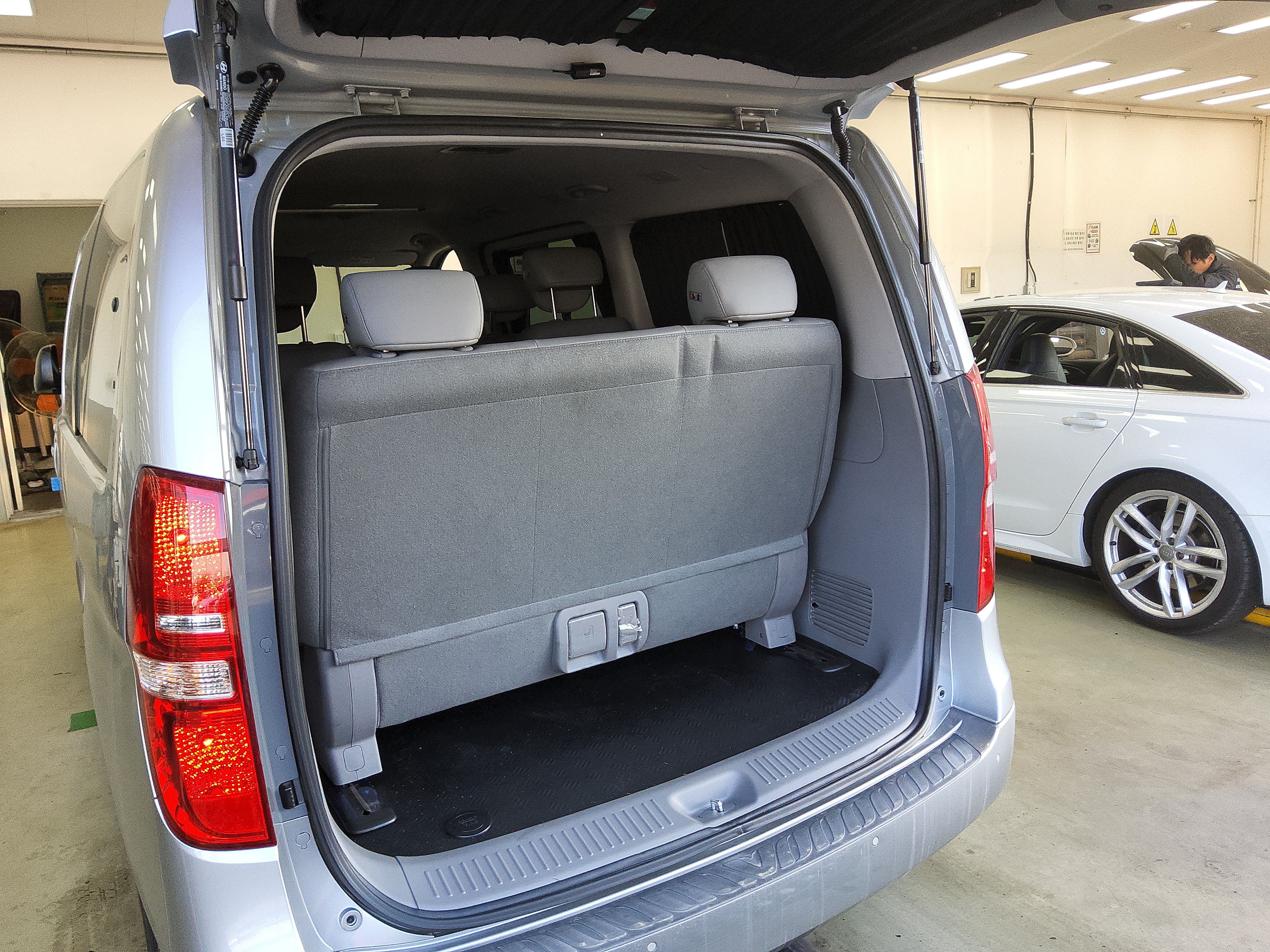 2021 - Hyundai Grand Starex