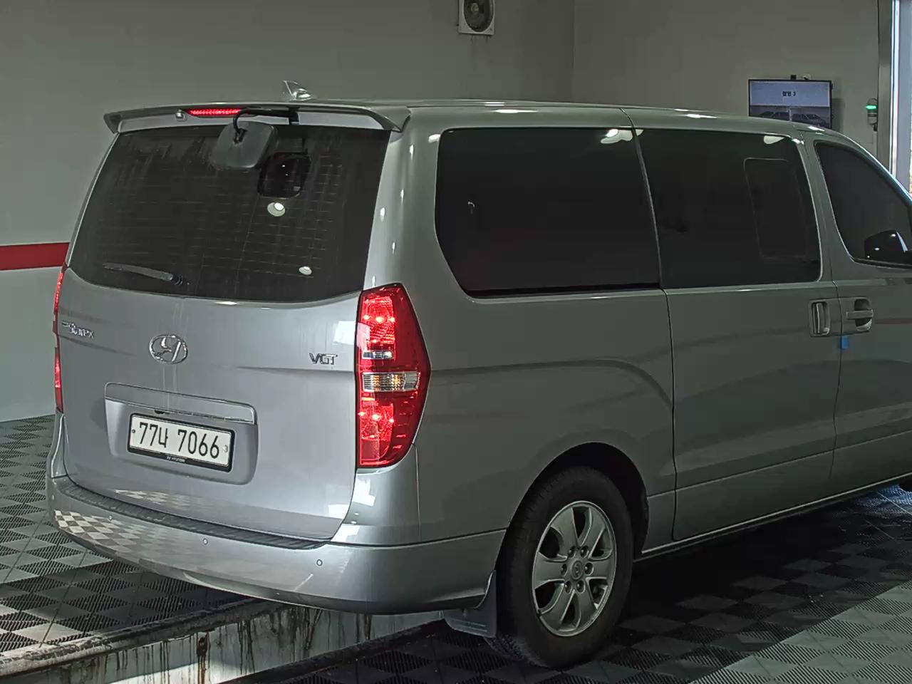 2021 - Hyundai Grand Starex