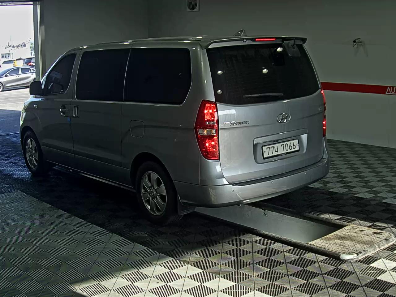 2021 - Hyundai Grand Starex