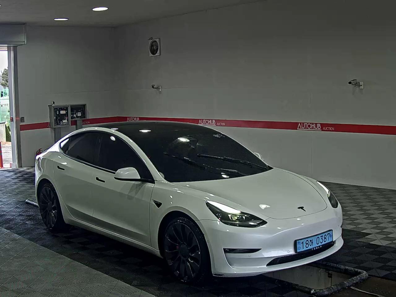 2022 - Tesla Model 3