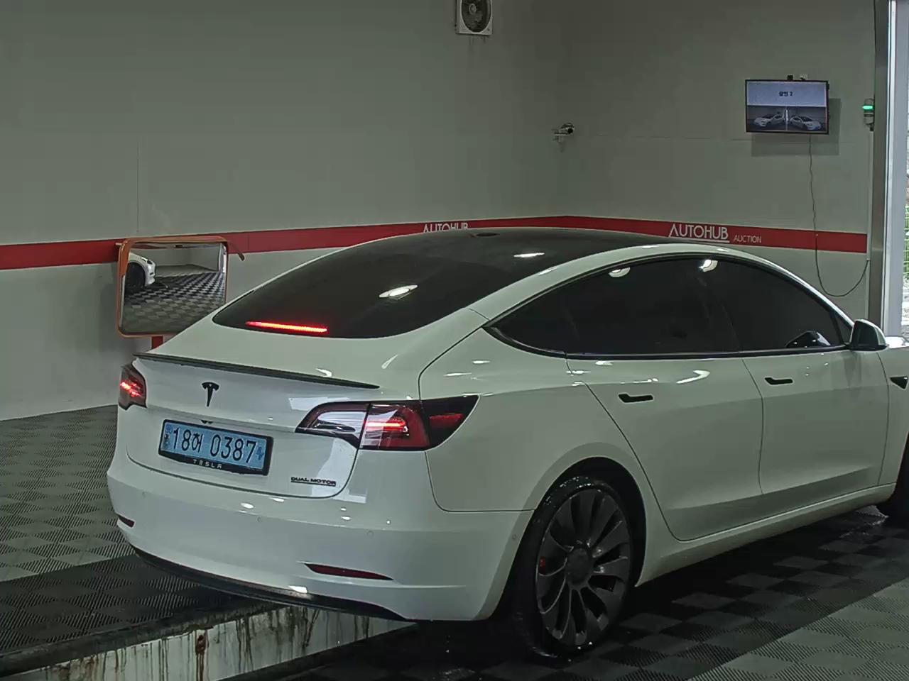 2022 - Tesla Model 3