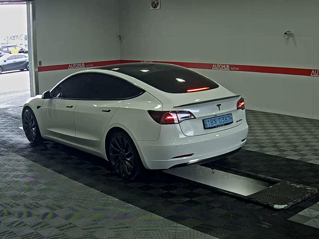 2022 - Tesla Model 3