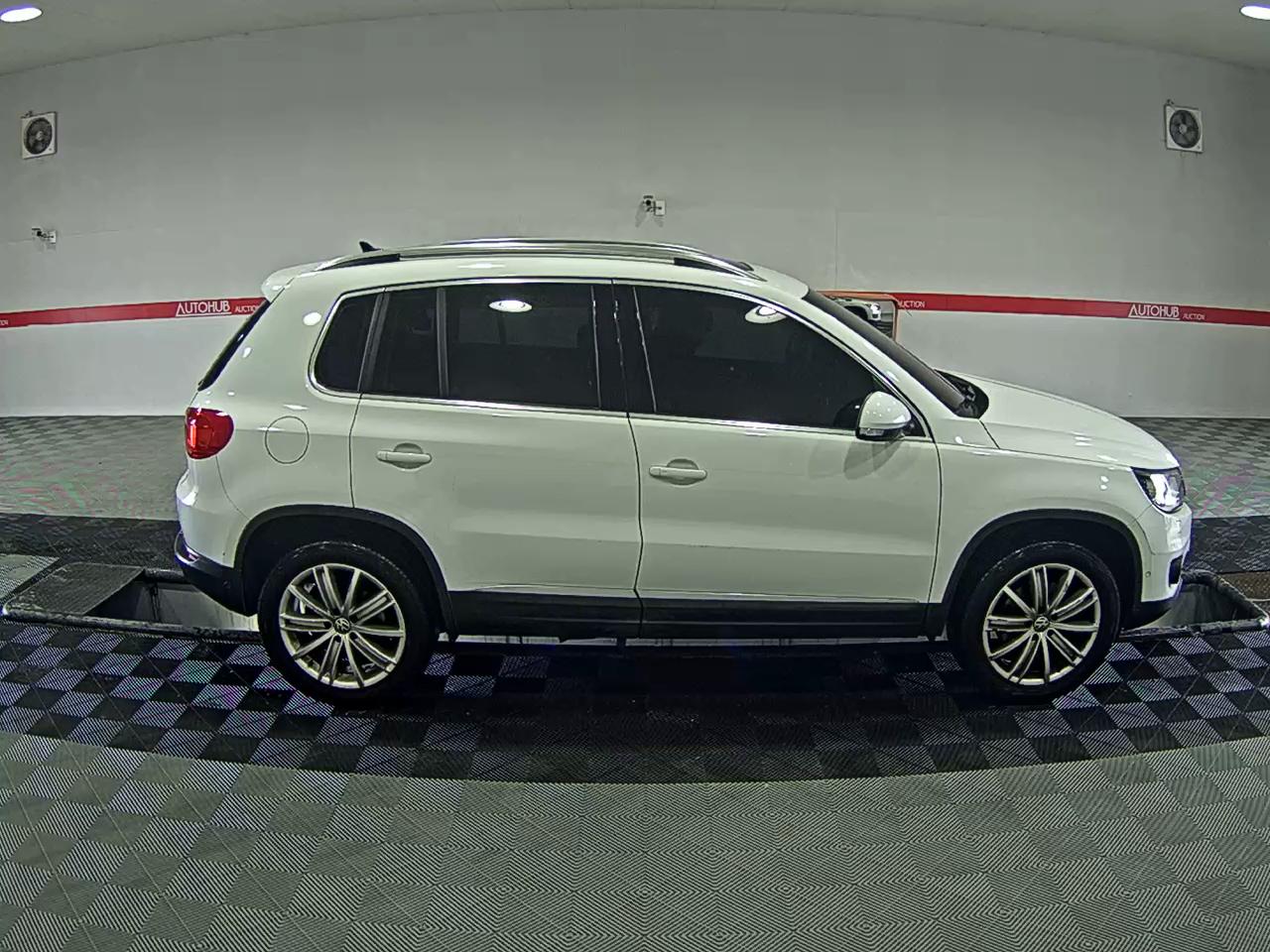 2016 - Volkswagen Tiguan