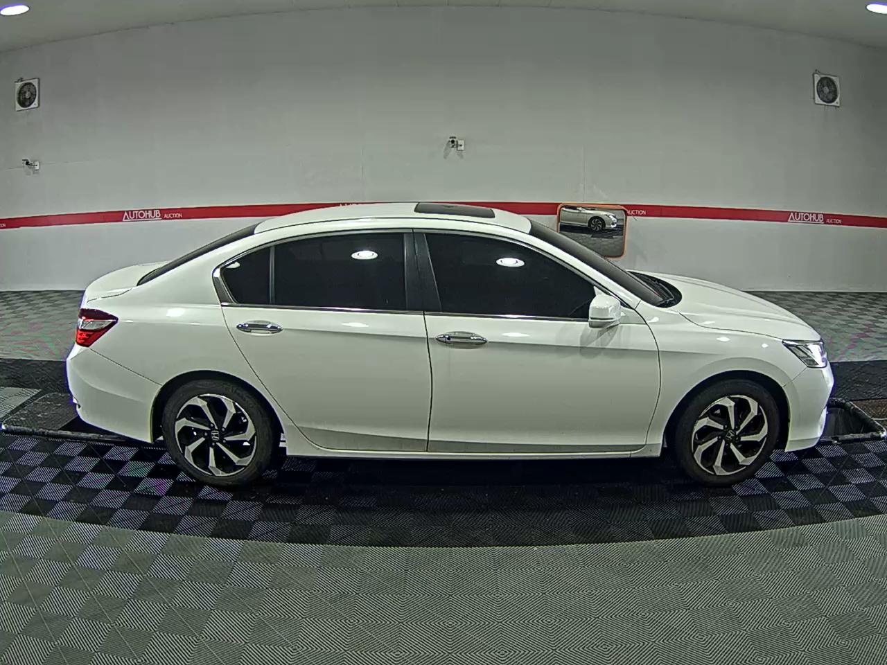 2017 - Honda New Accord