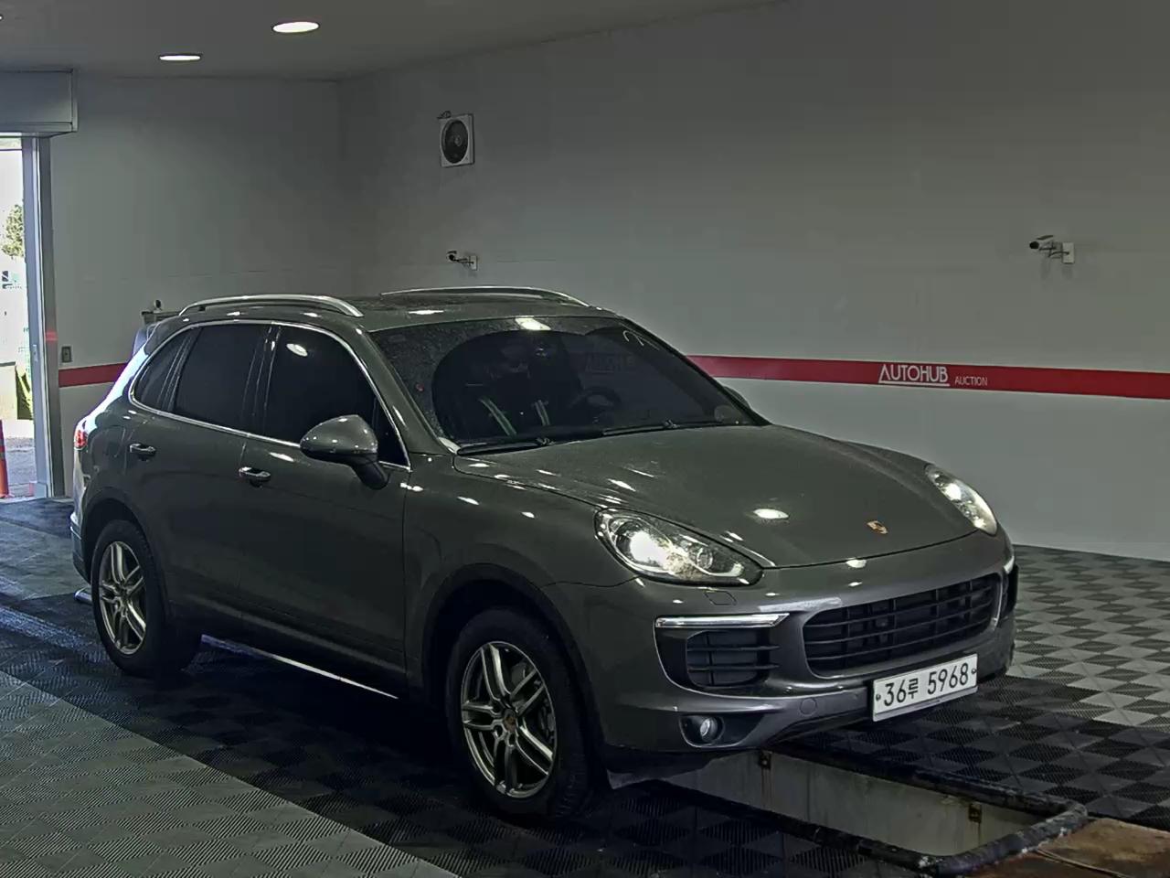 2016 - Porsche Cayenne