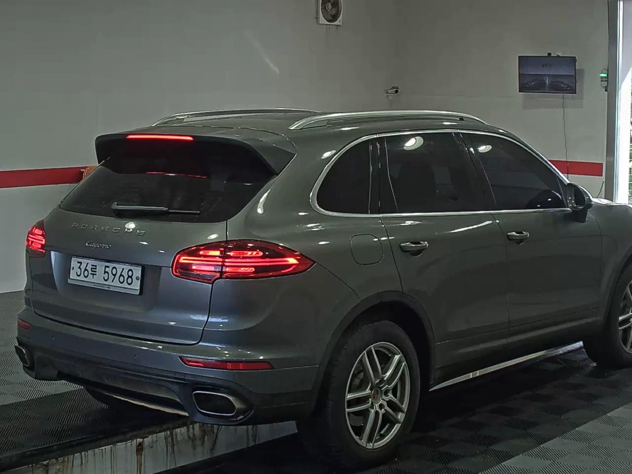 2016 - Porsche Cayenne