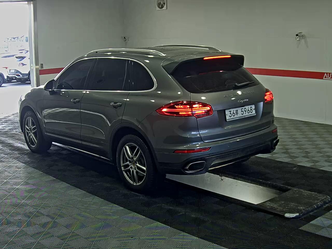 2016 - Porsche Cayenne