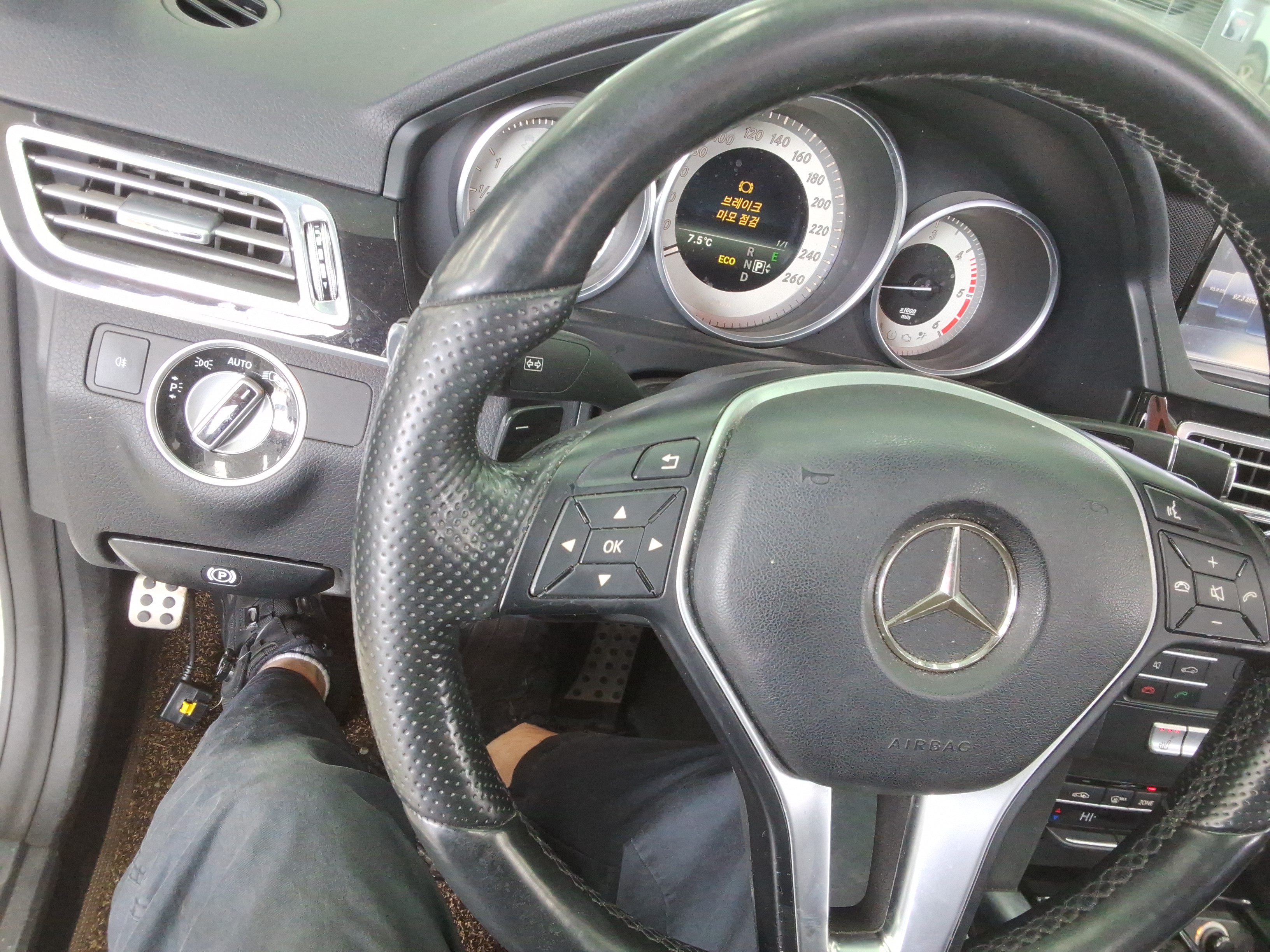 2016 - Mercedes-Benz E220