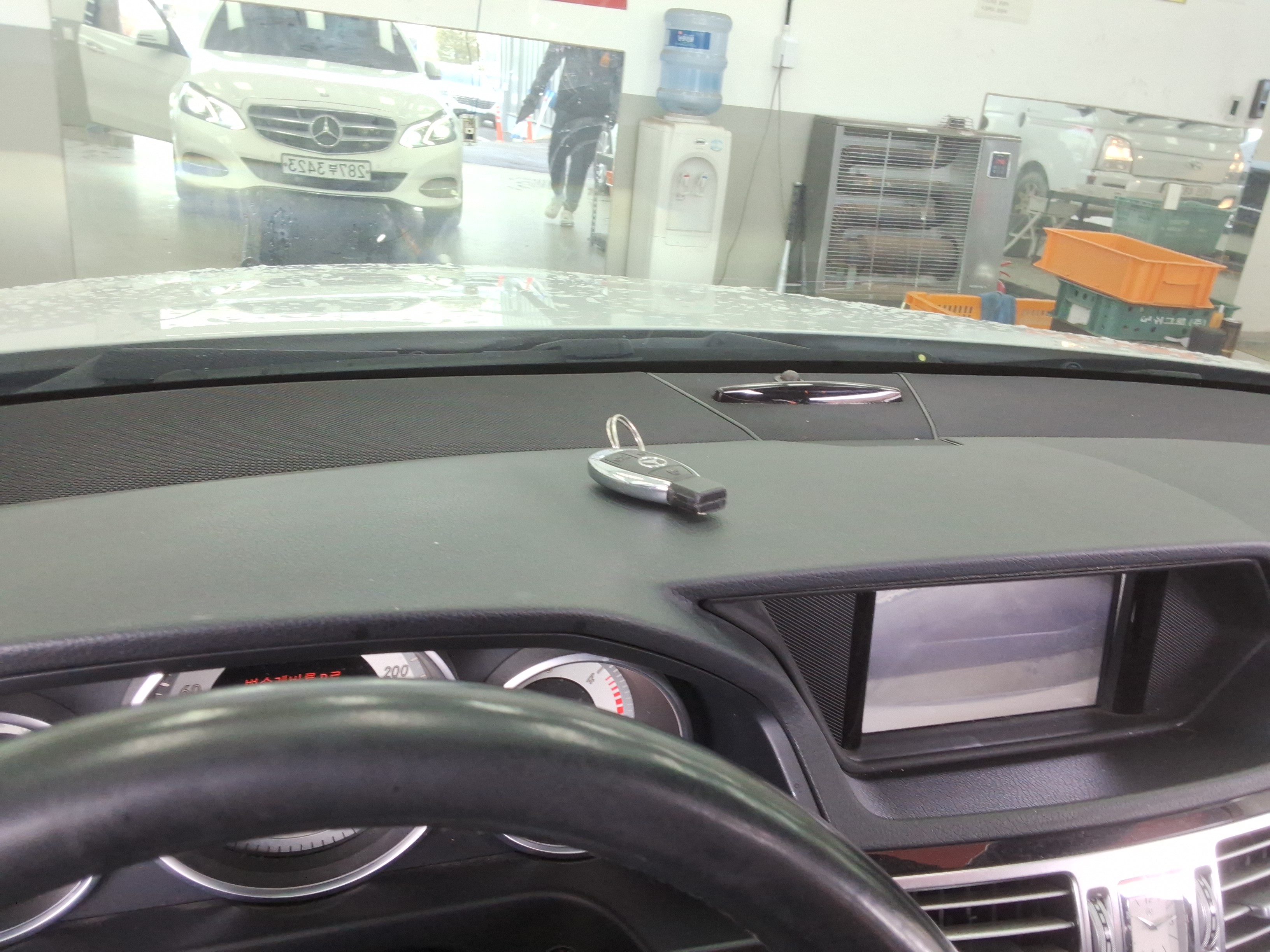 2016 - Mercedes-Benz E220