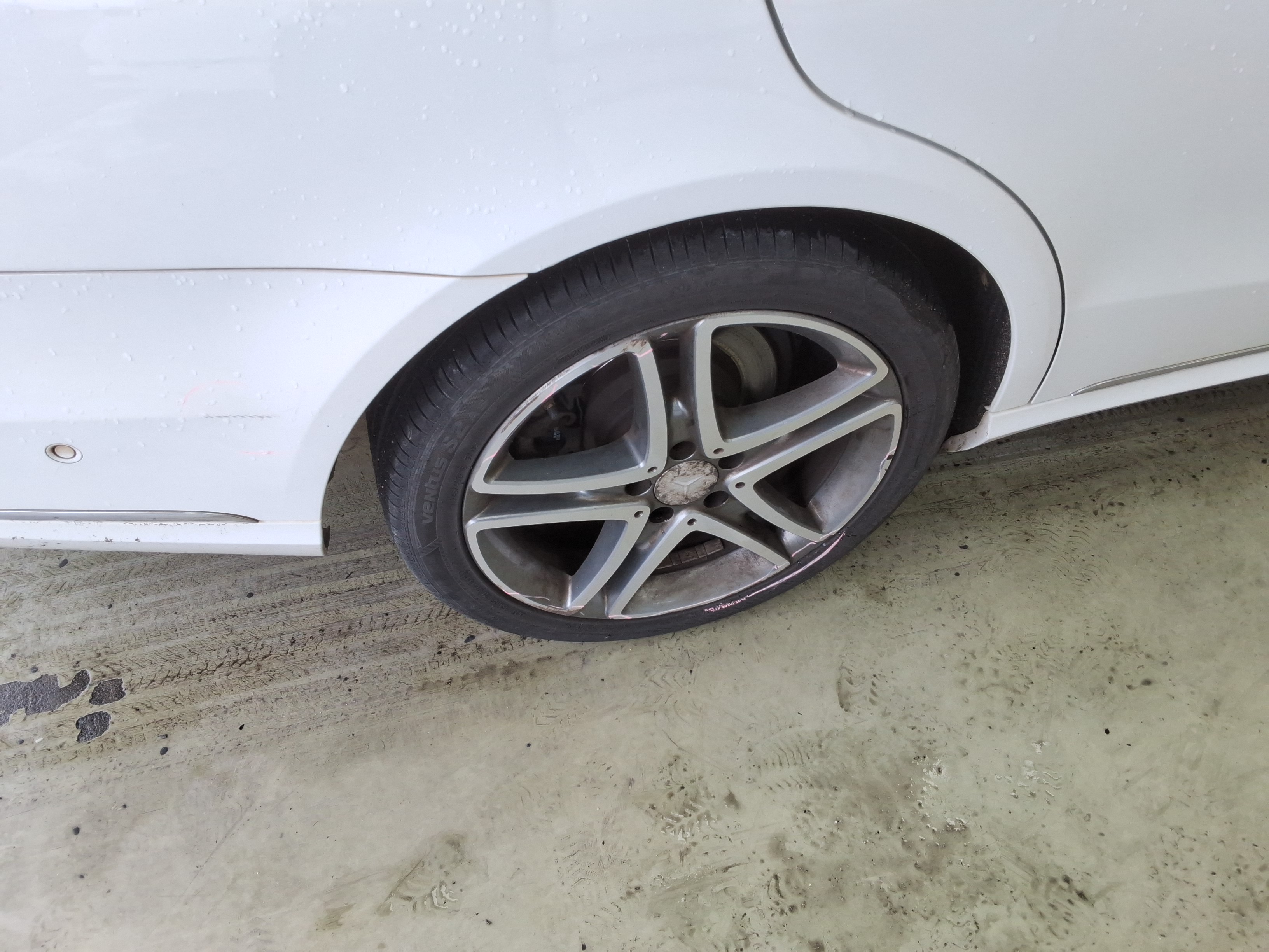 2016 - Mercedes-Benz E220