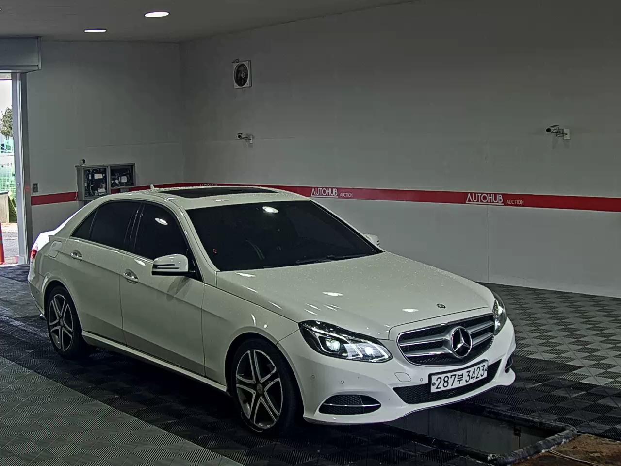 2016 - Mercedes-Benz E220