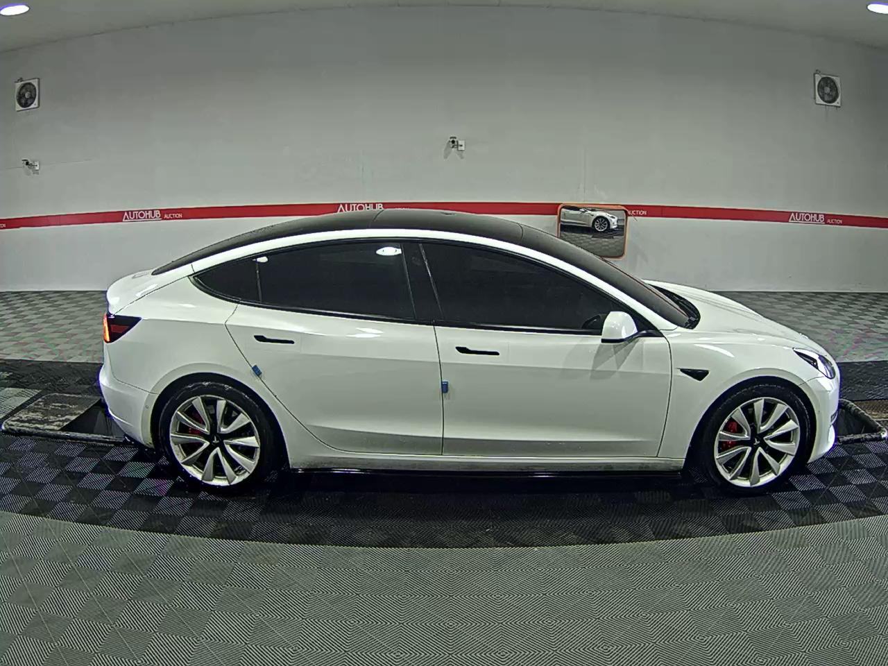 2021 - Tesla Model 3