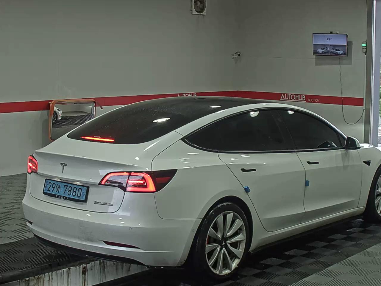 2021 - Tesla Model 3
