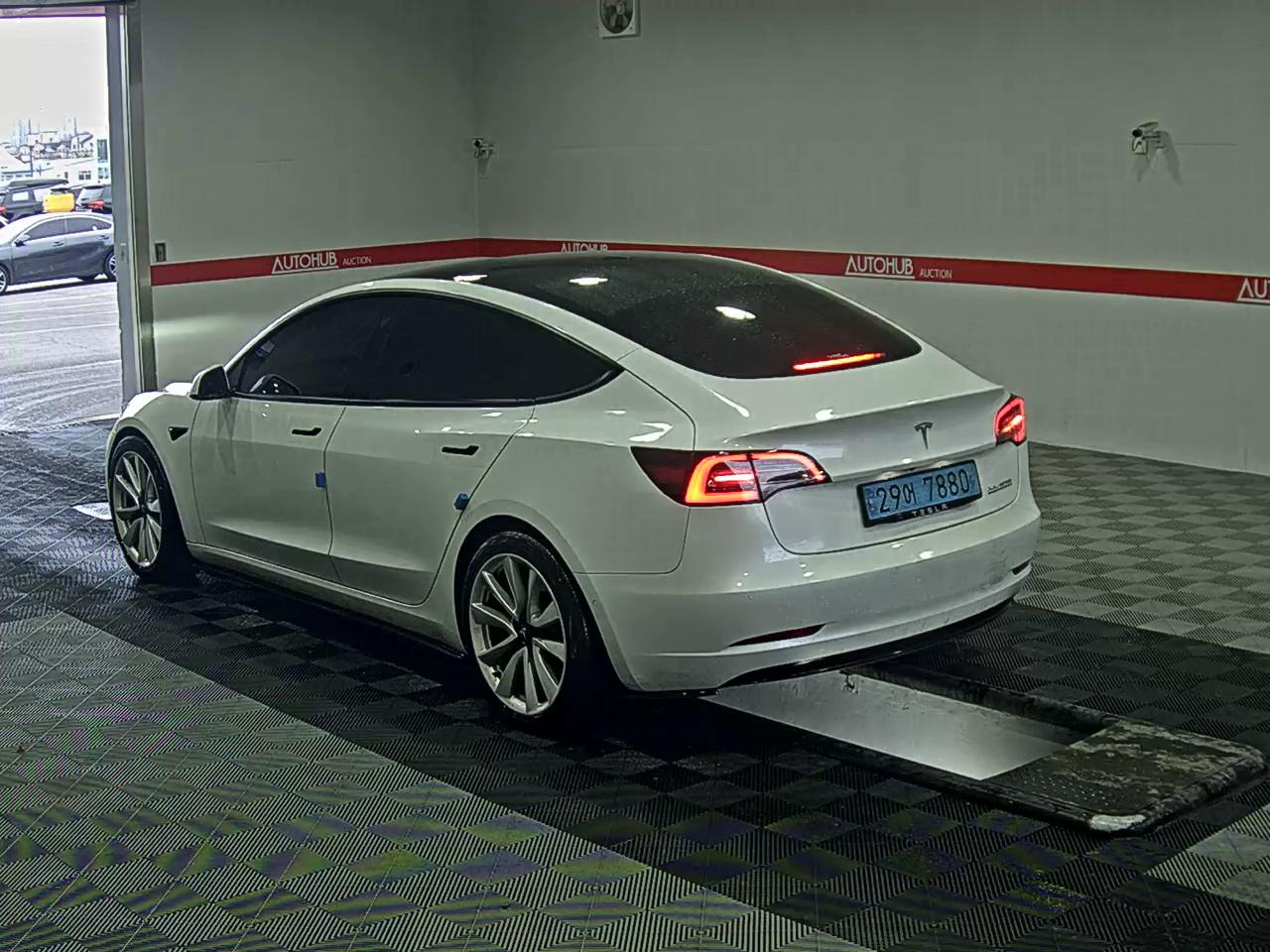 2021 - Tesla Model 3