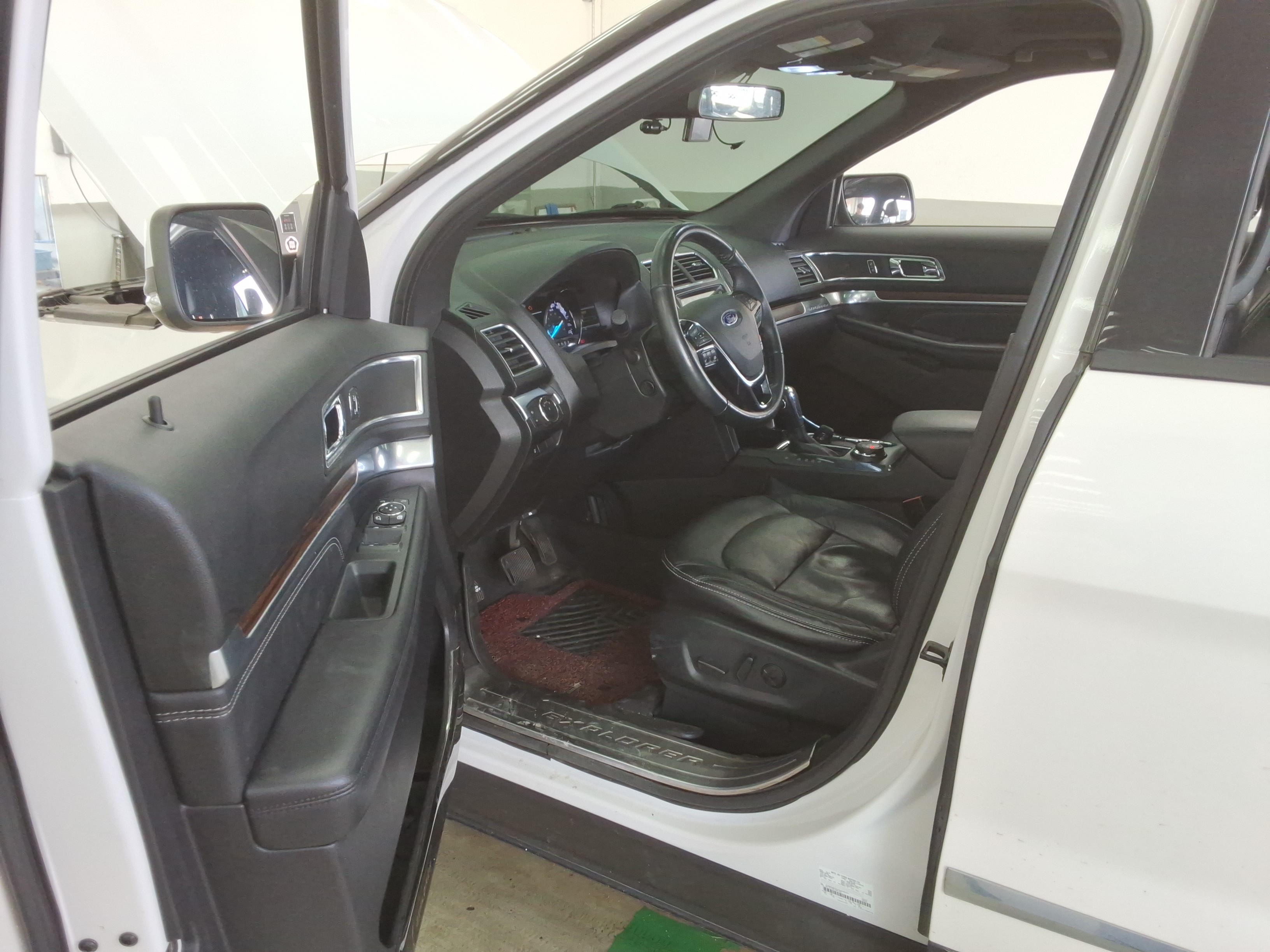 2019 - Ford Explorer