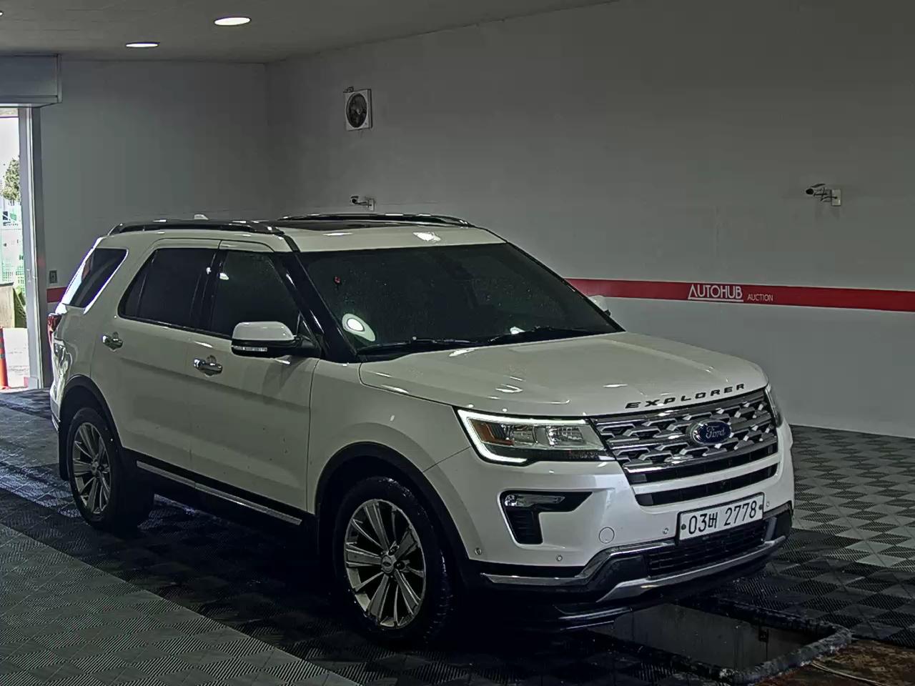 2019 - Ford Explorer