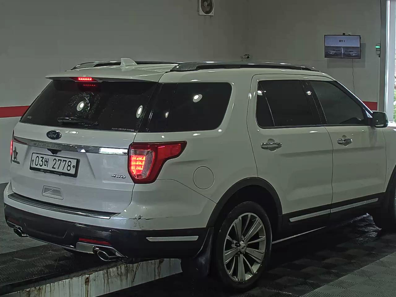 2019 - Ford Explorer