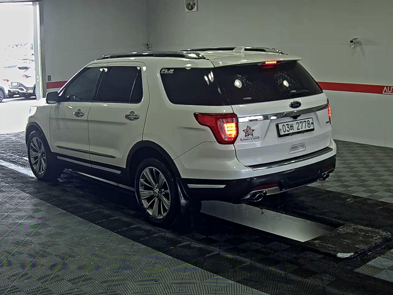 2019 - Ford Explorer