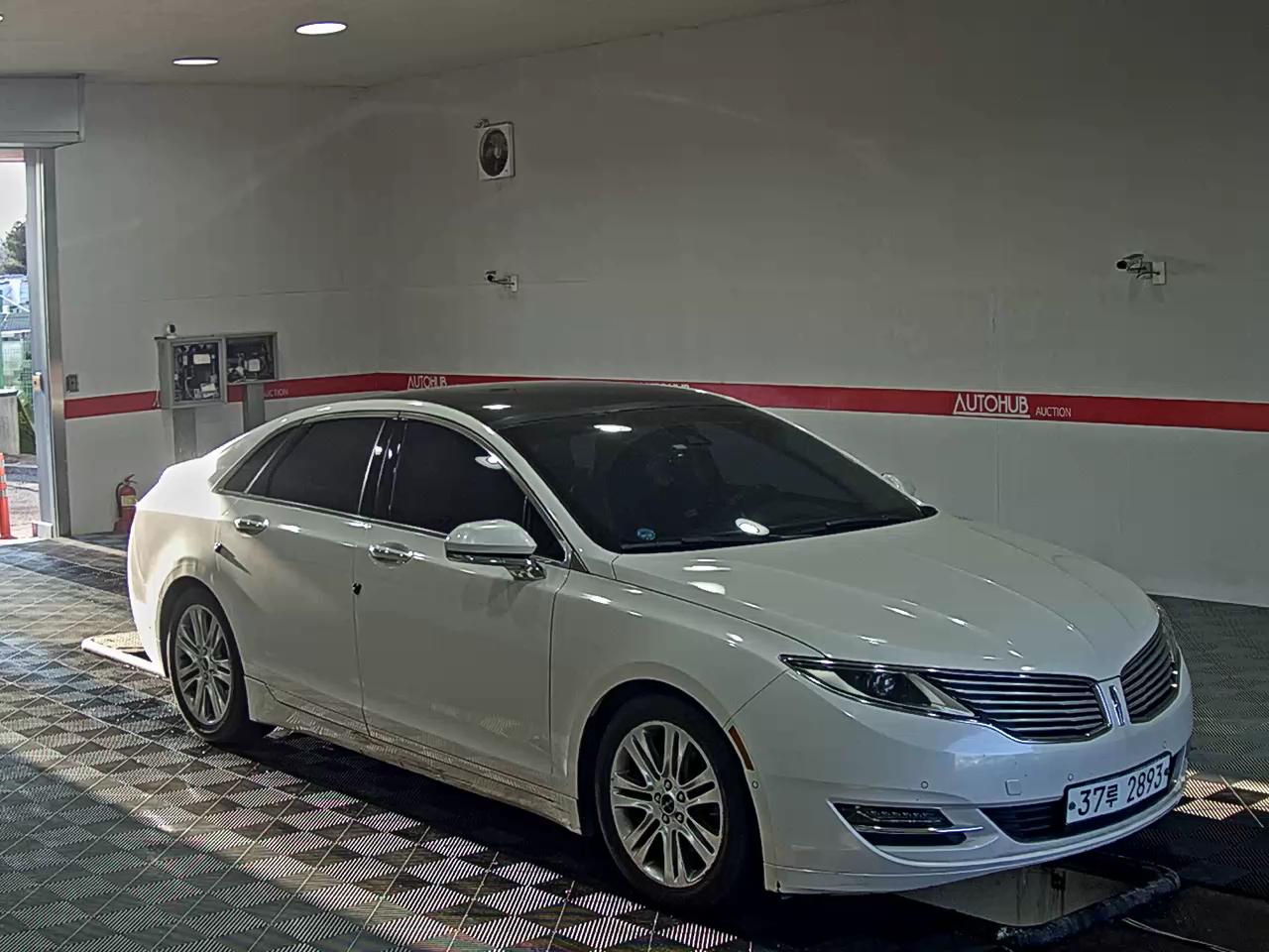2014 - Lincoln MKZ