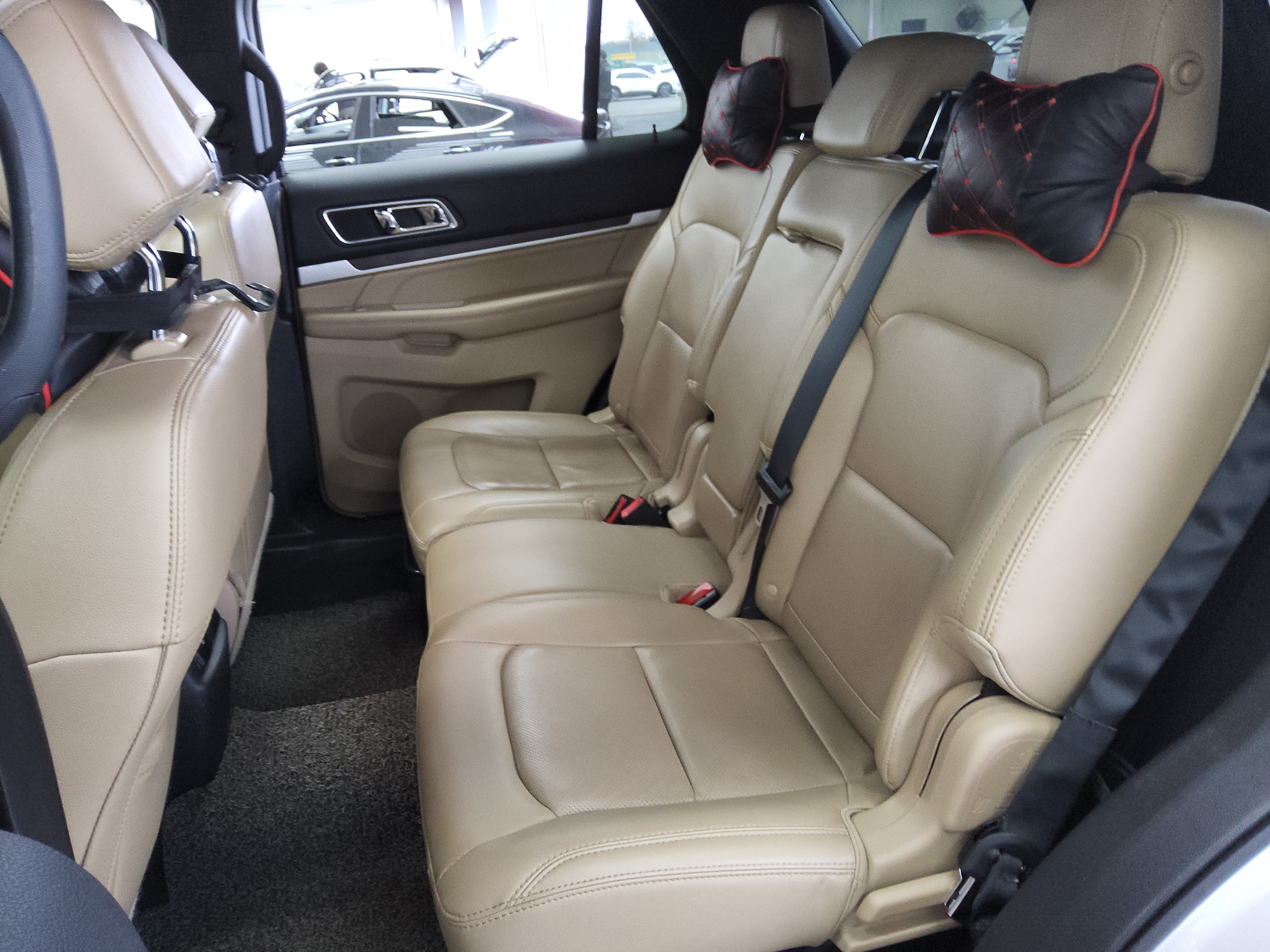 2017 - Ford Explorer