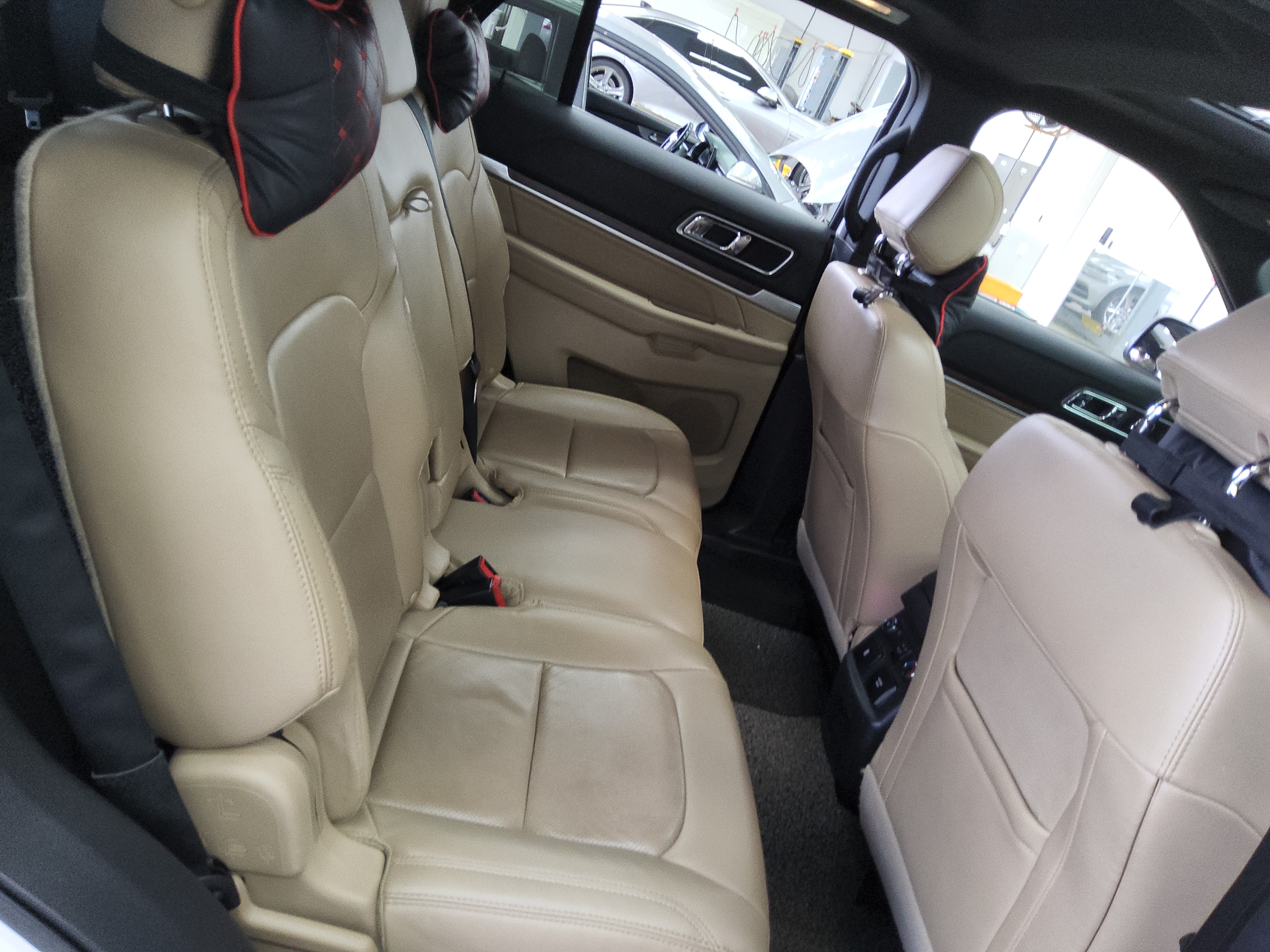 2017 - Ford Explorer